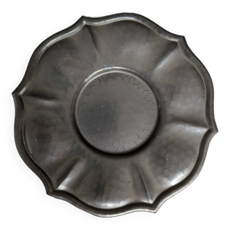 Corolla-style pewter plate