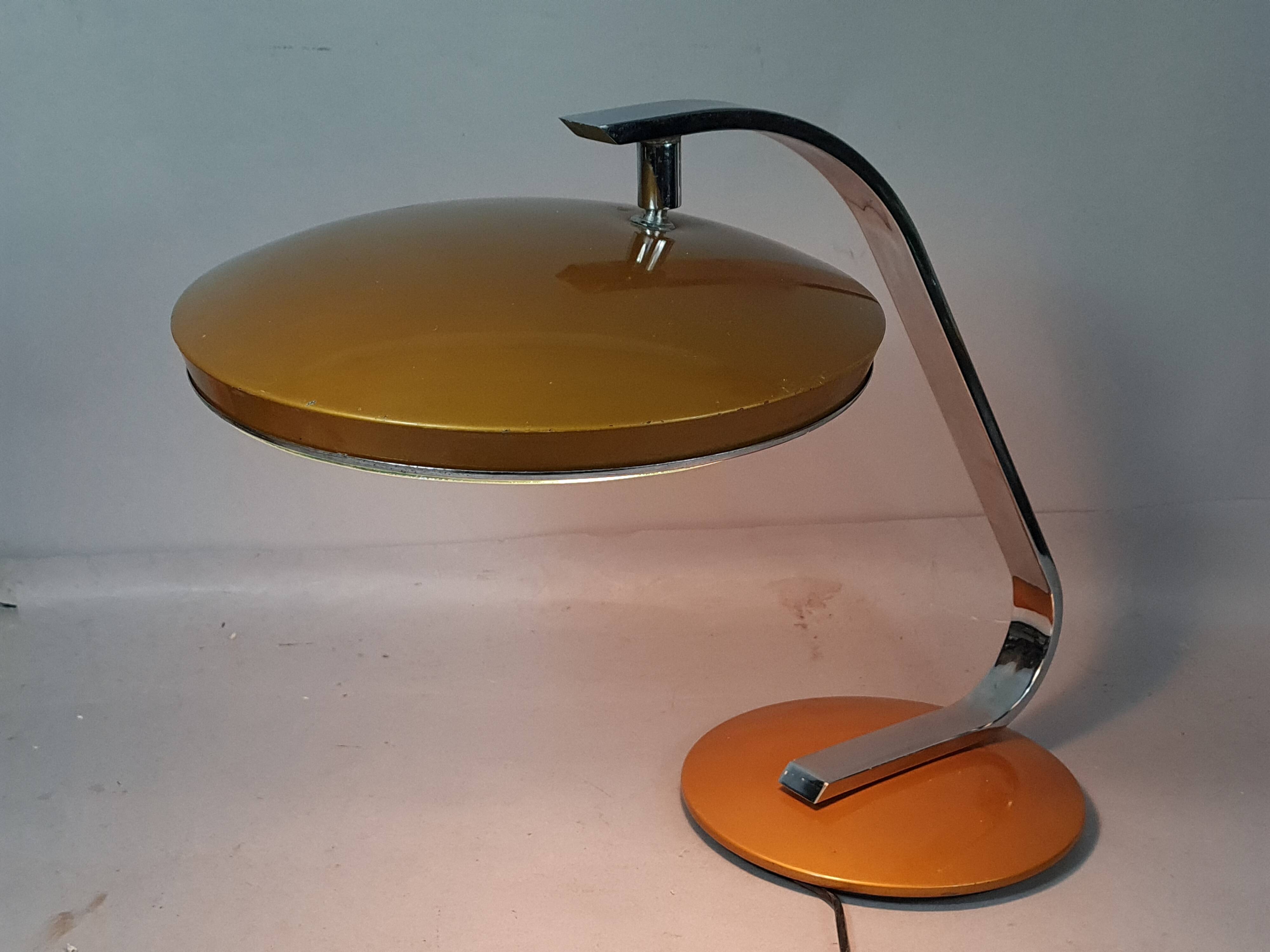 Phase: Design desk lamp from the 60s/70s, adjustable shade. Good condition D184