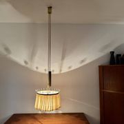 Suspension réglable avec contrepoids par Vereinigte Werkstätten München