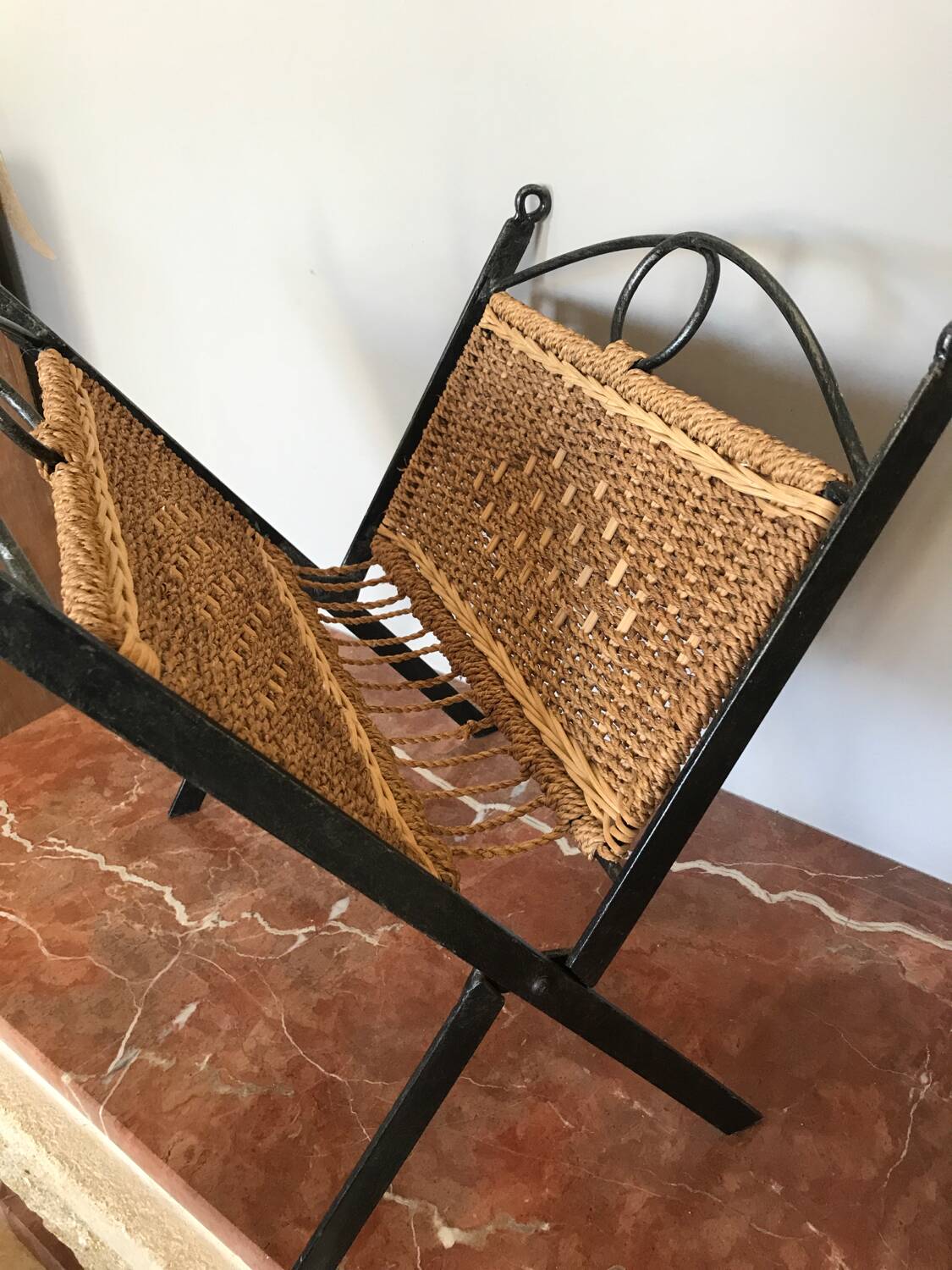 Pretty magazine rack in iron and braided rope