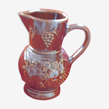 Pitcher in brown enamelled sandstones, grape pattern and leaves fe vine.