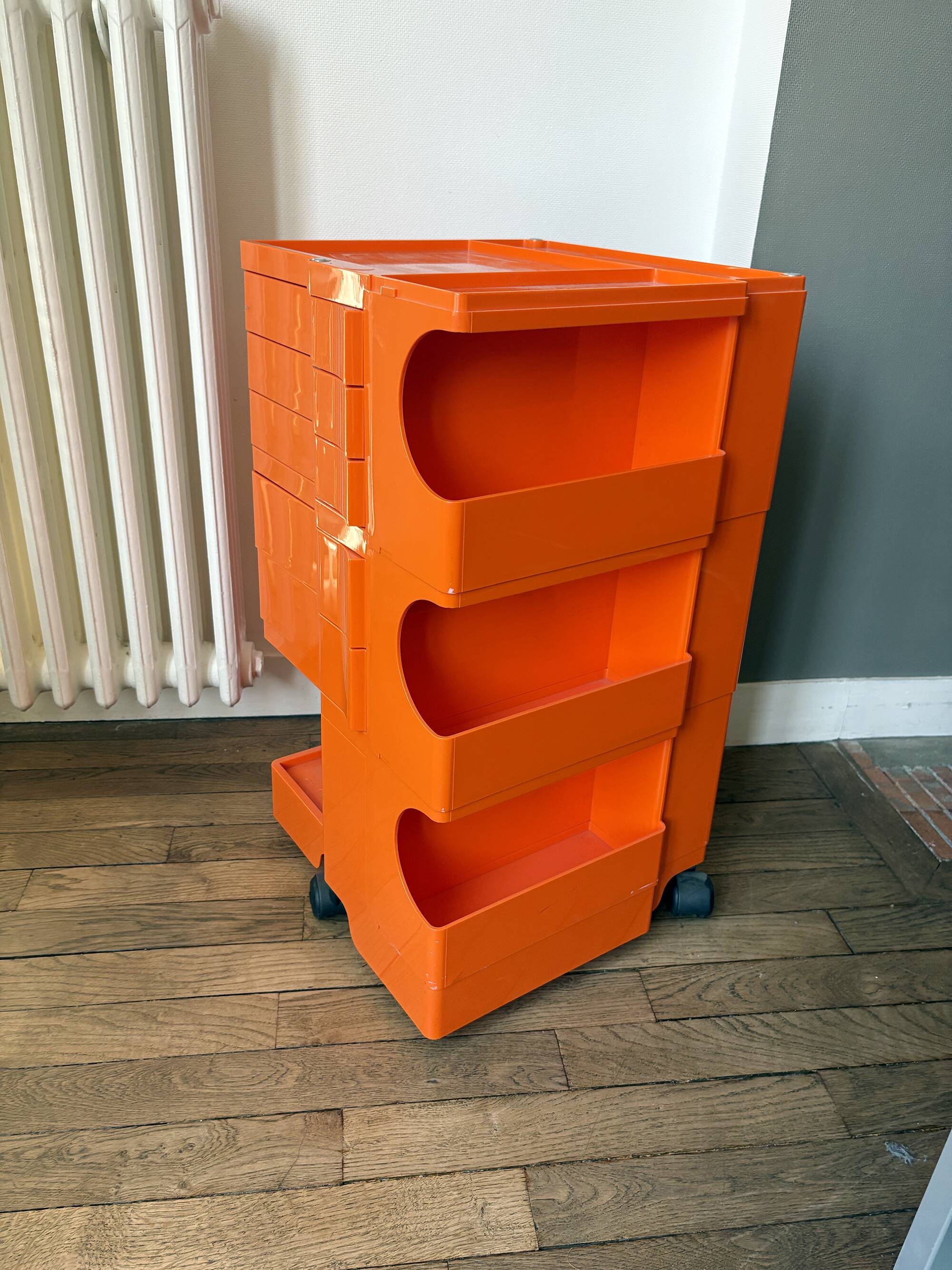 Boby B-Line trolley by Joe Colombo, Italian design 1970.