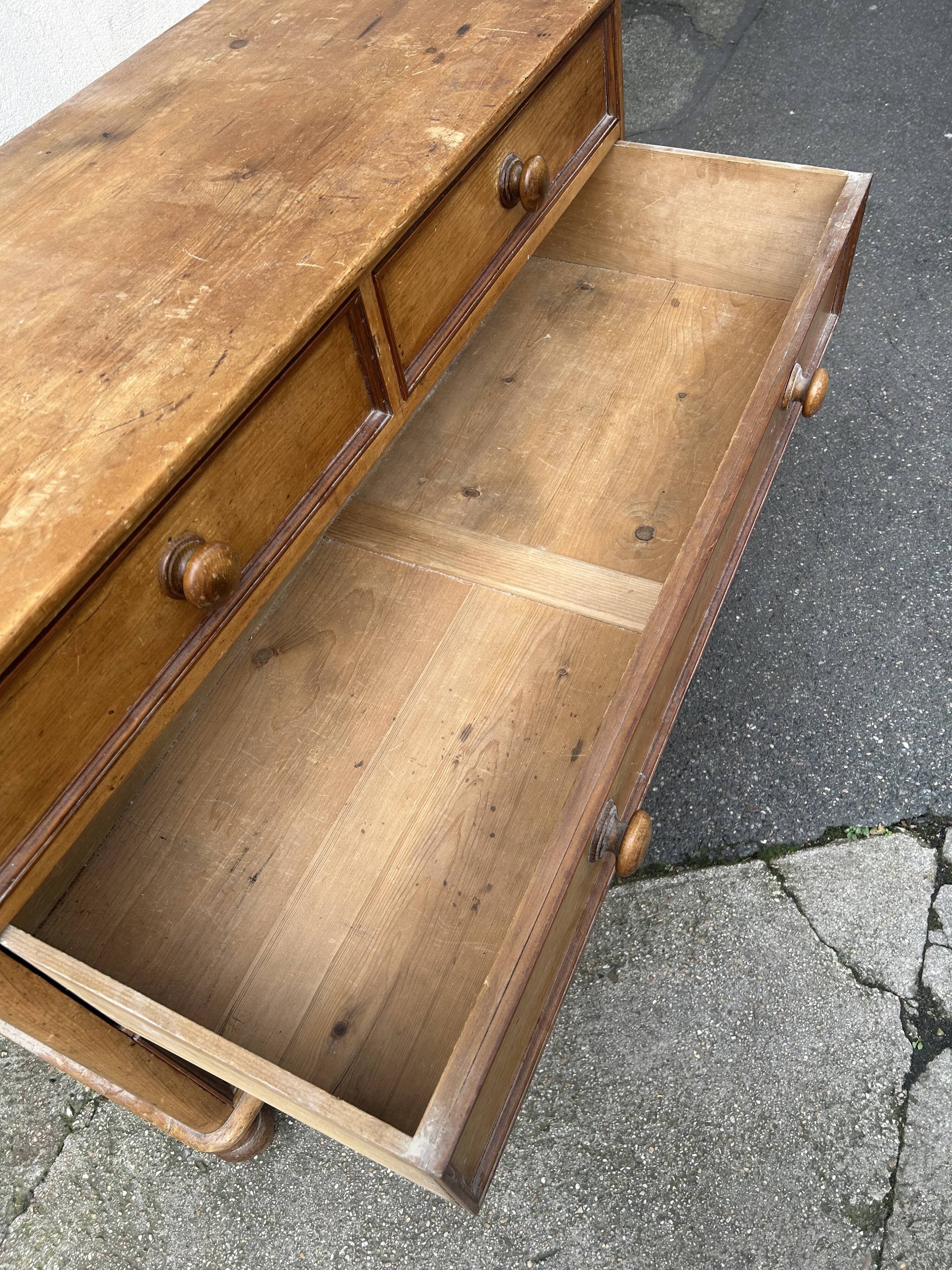 Pine chest of drawers with 4 drawers
