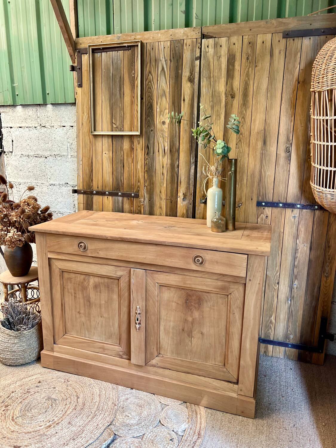 Solid wood sideboard