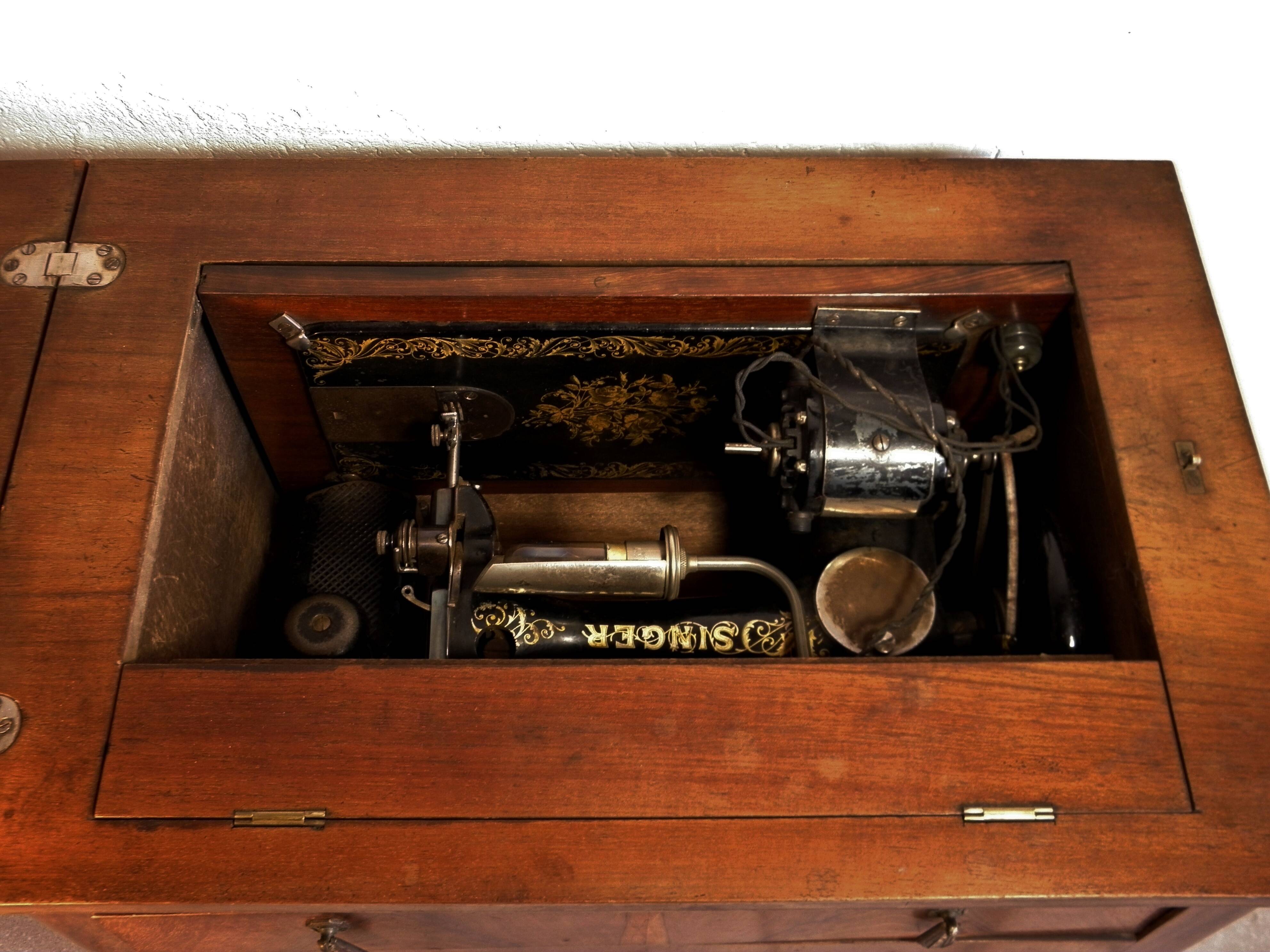 Meuble console Art Déco de machine Singer