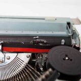 Revised Luxor 1980 typewriter