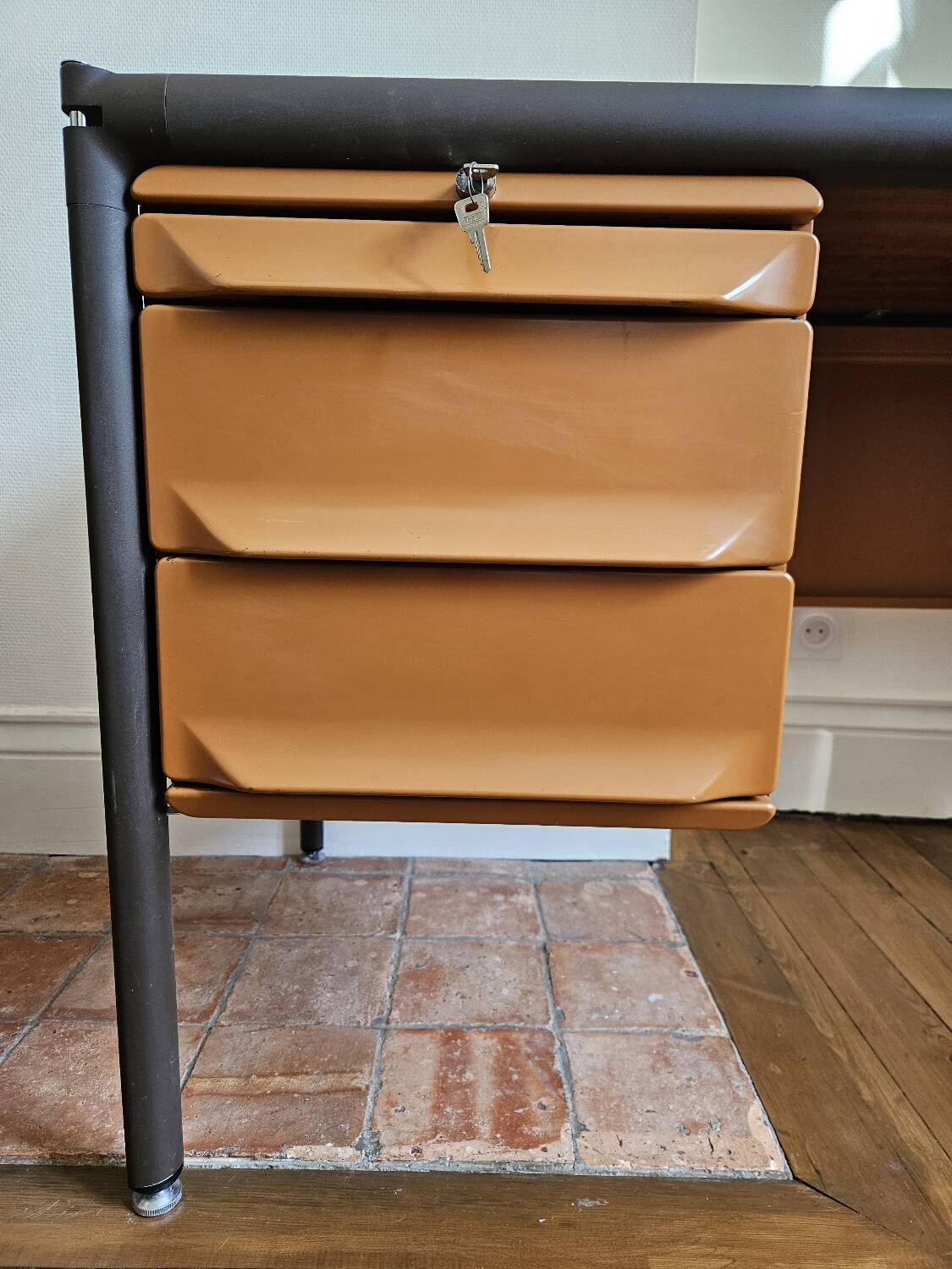 Vintage Vickers Ronéo desk