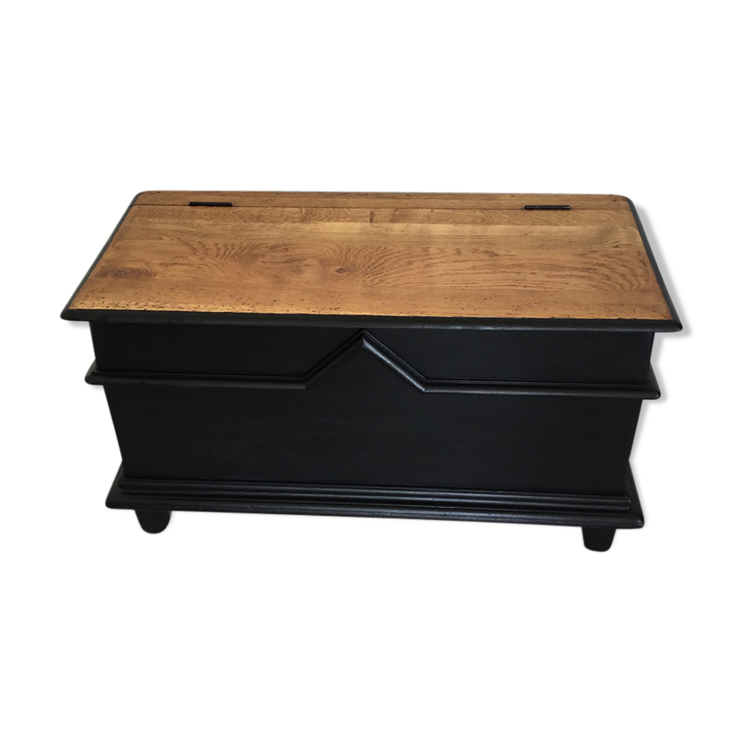 Chest in oak