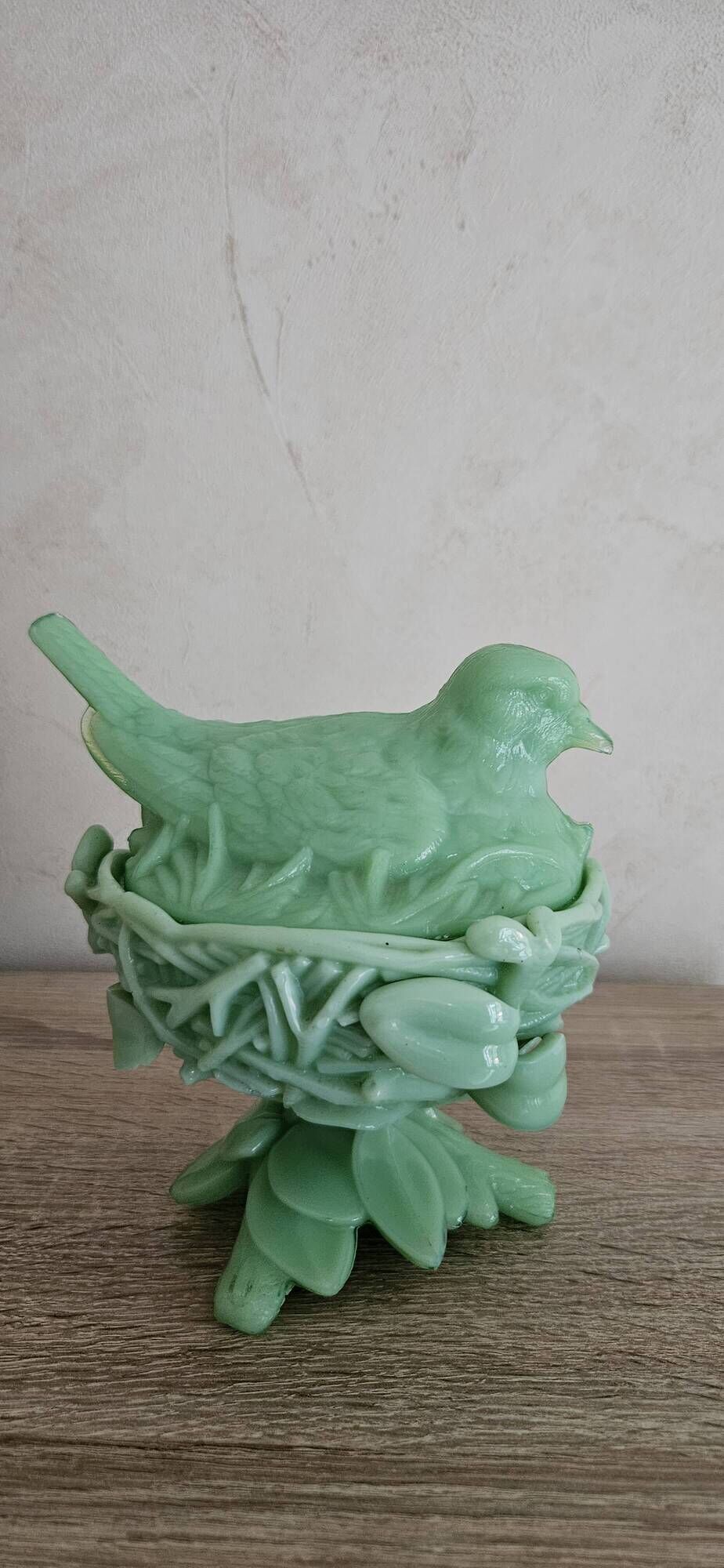 Rare bonbonnière "oiseau sur son nid" en opaline
