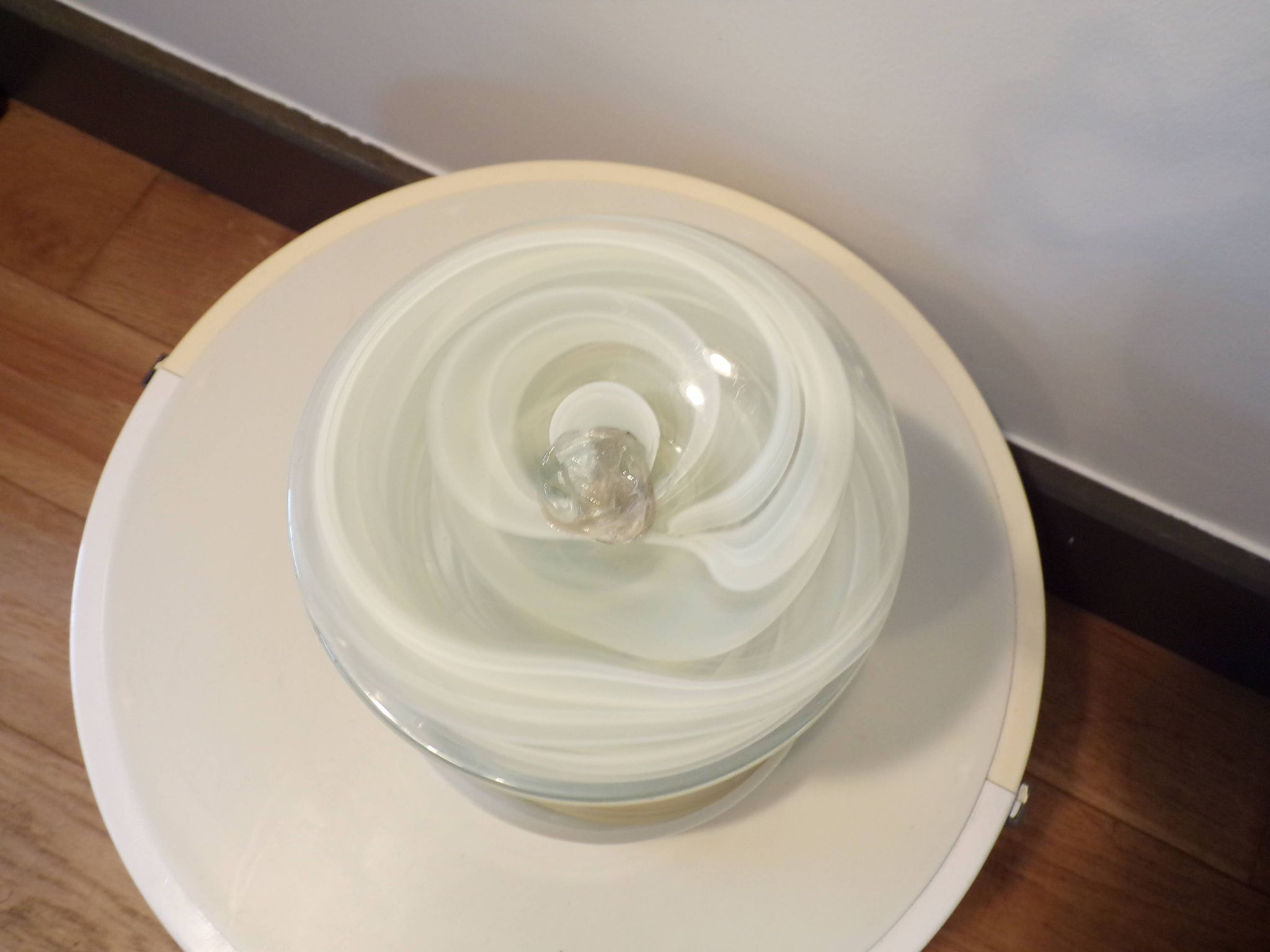 Vase Maure Vieil en verre jaspé Par Bob le Gleis
