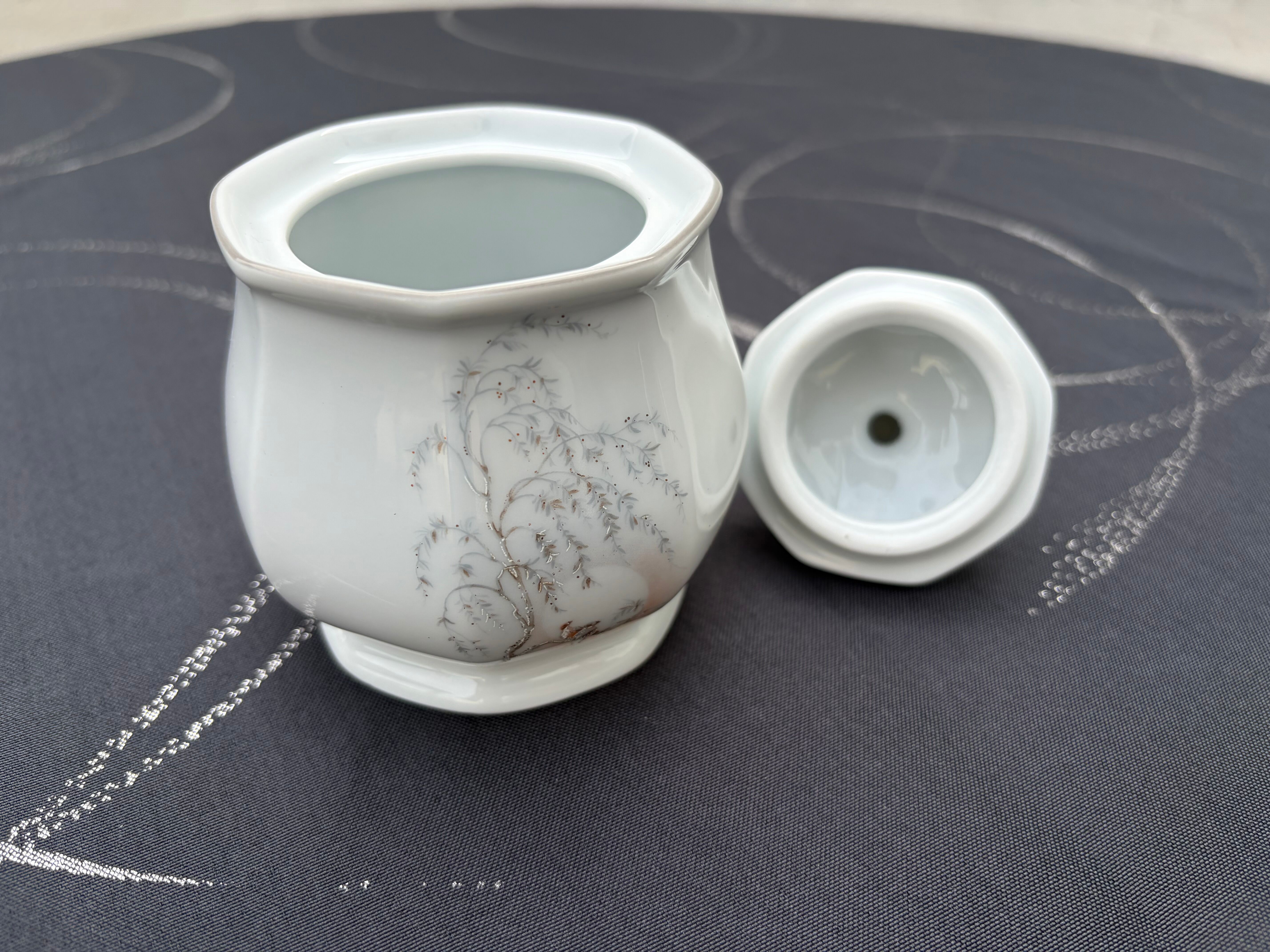Sugar bowl