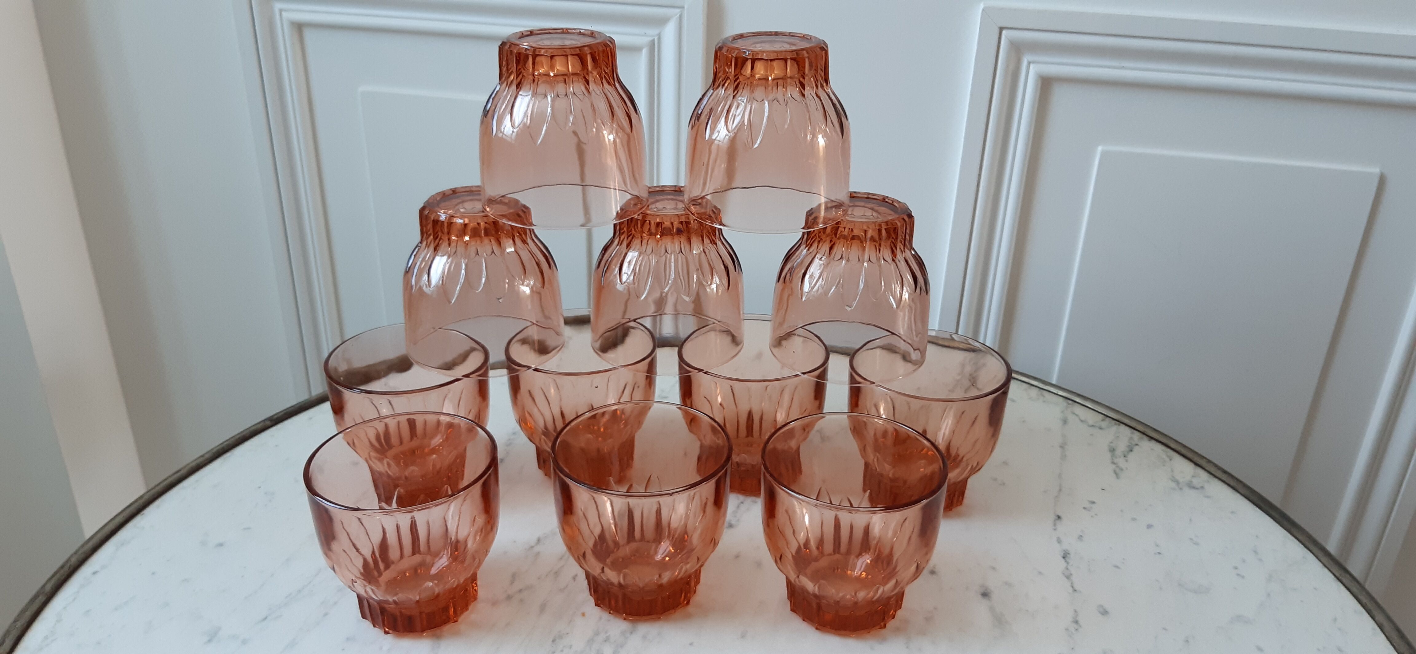 Lot de 12 verres à eau en verre rose art déco