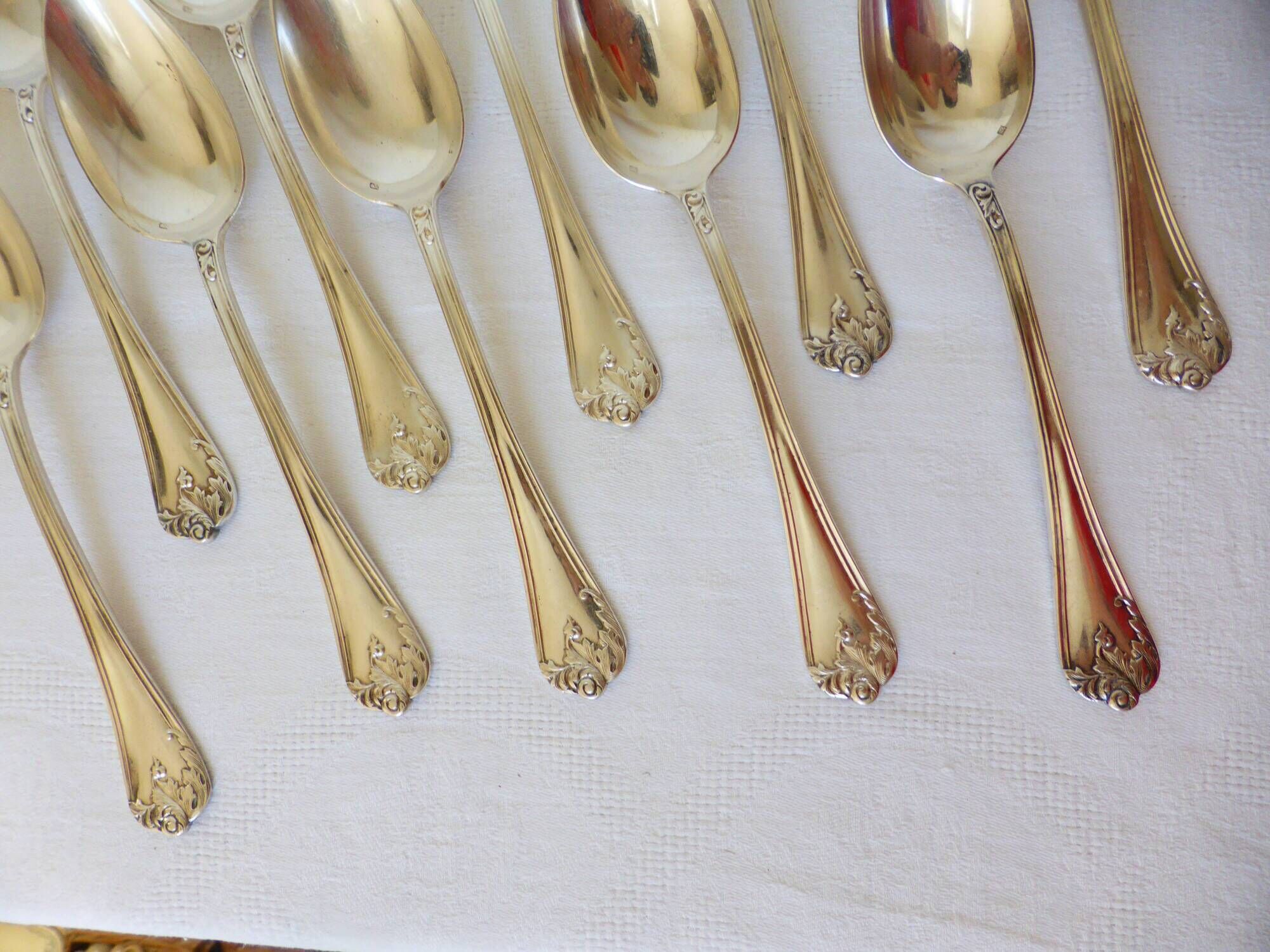 10 silver-plated metal soup spoons, hallmarked 2106225