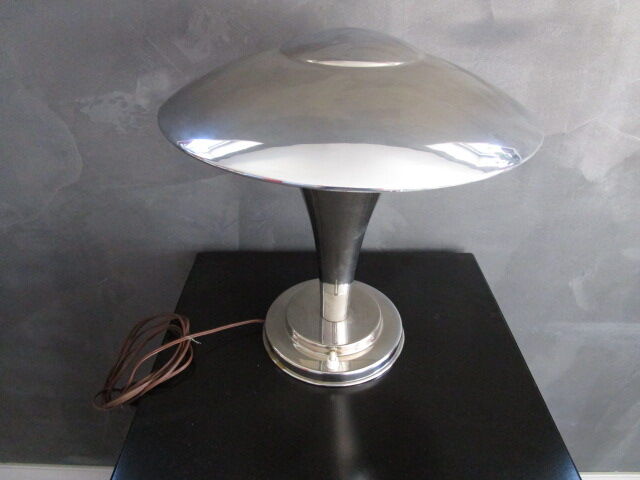 Art-deco chrome metal lamp