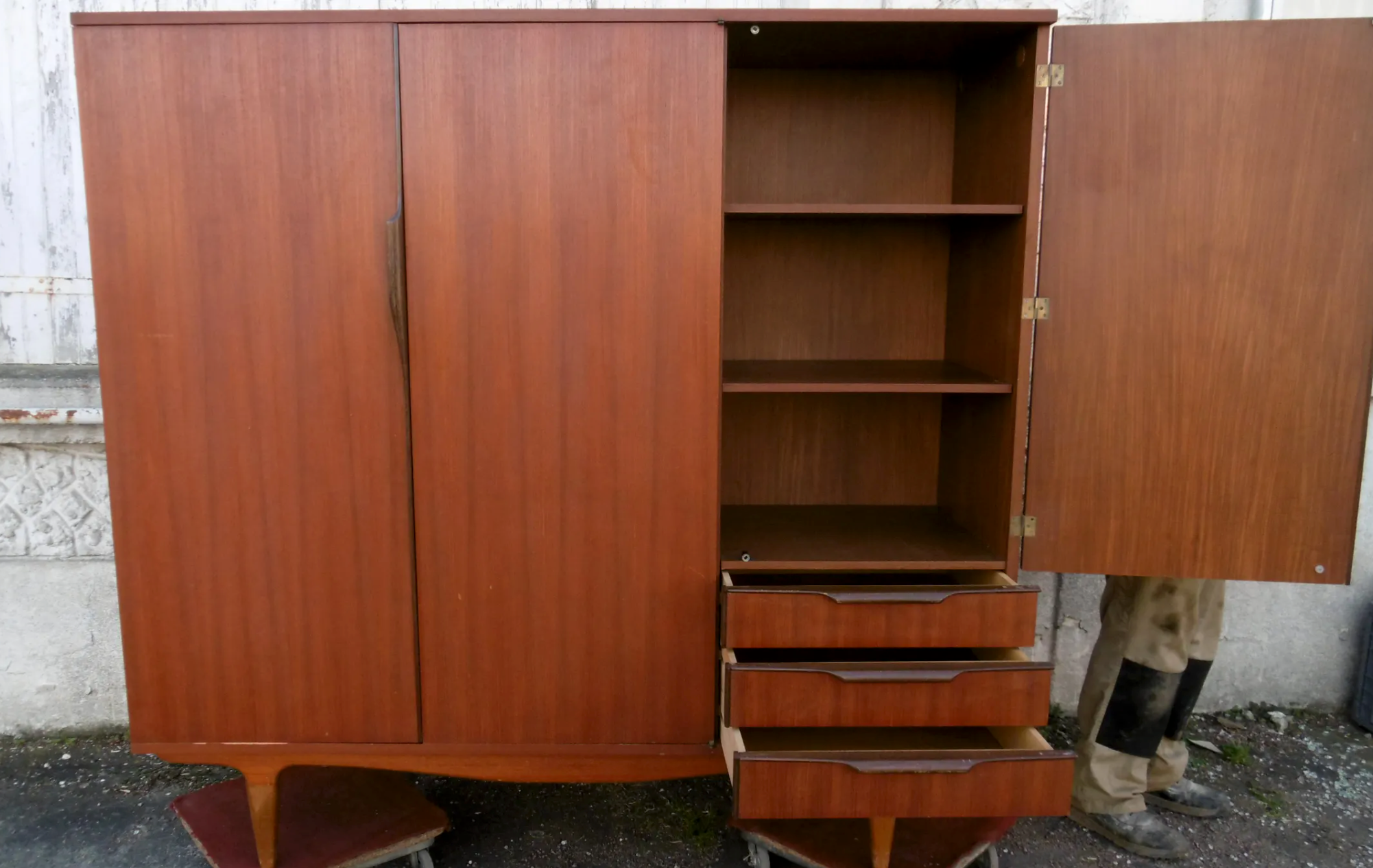 Scandinavian wardrobe 70