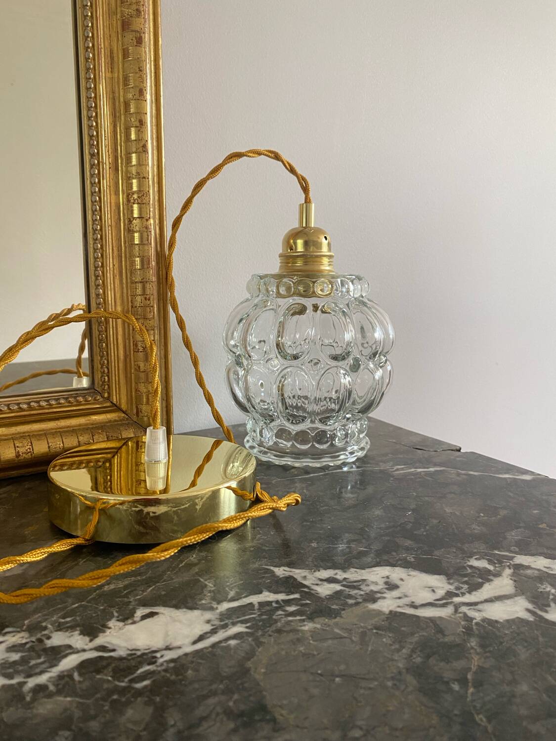 Suspension with vintage glass globe