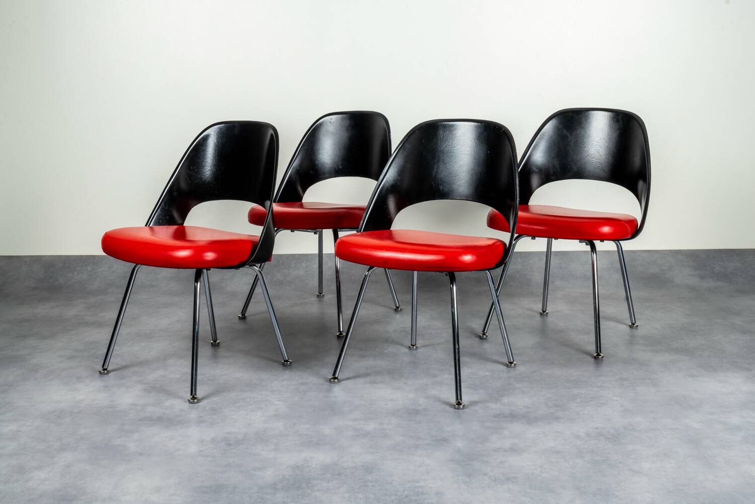 Set of 4 Conference chairs by Eero Saarinen for Knoll