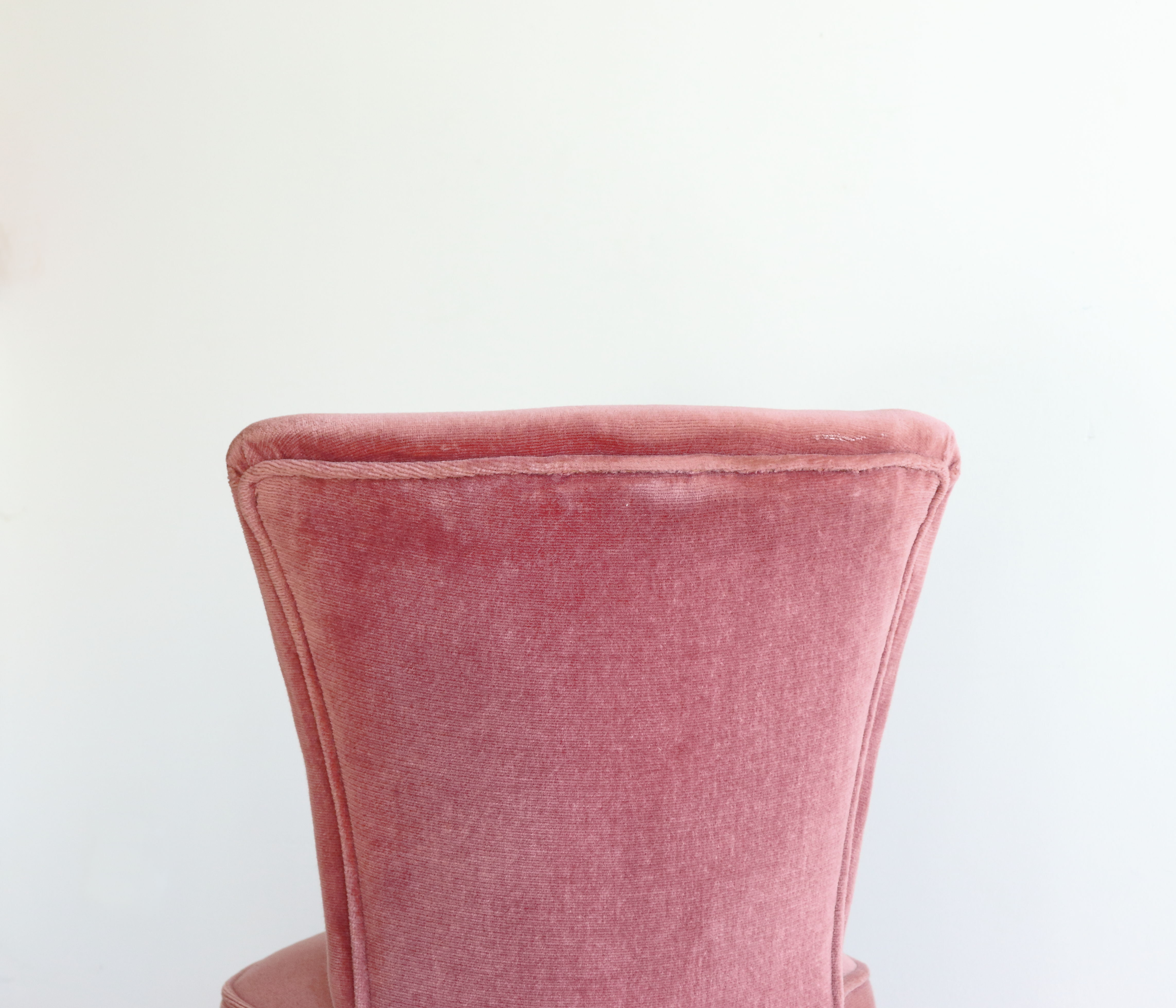 Vintage toad armchair in pink velvet with fringes, 50s/60s