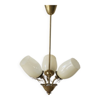 Paavo Tynell for Idman OY, 3-arm chandelier in brass and glass, mid-century, 1940s.