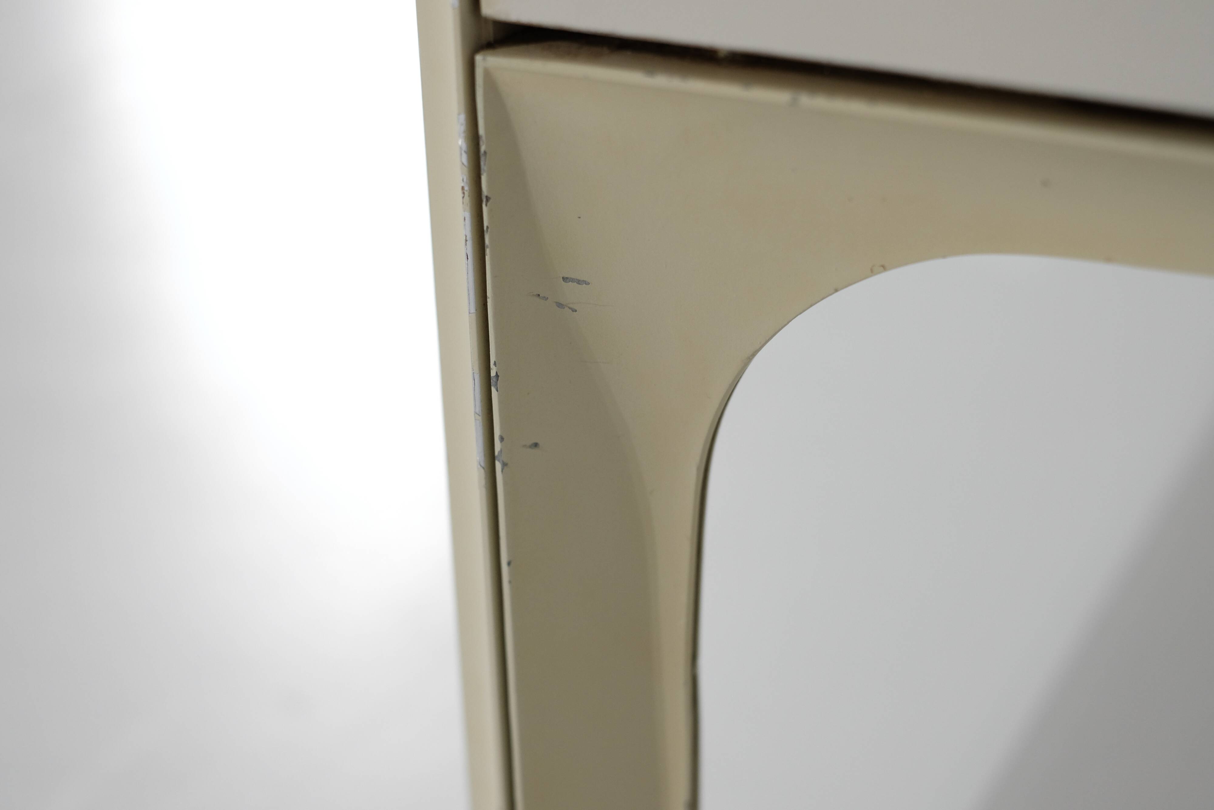 Desk "DF2000" designed by Raymond Loewy for Doubinsky Frères, France.