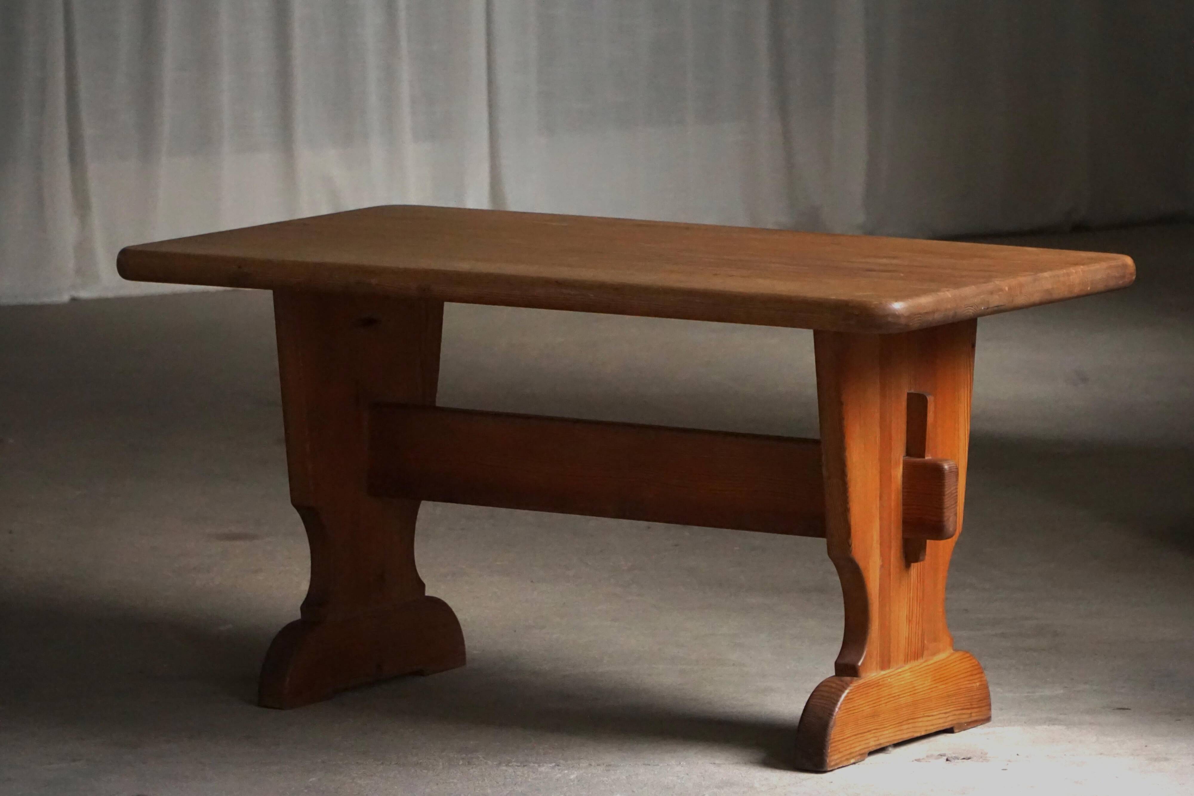 Swedish solid pine dining table from the mid-20th century, Åby Möbelfabrik, 1940s.
