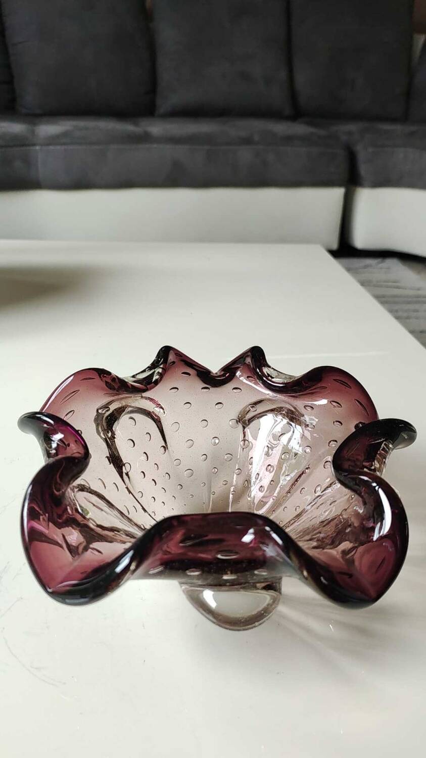 Murano empty pocket "Bullicante" organic floral shape. Plum tones. Diam. 17cm