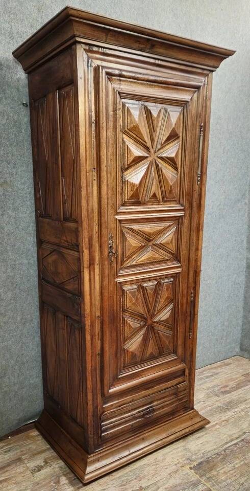Antique solid wood wardrobe / bonnetière – Geometric design – H 208 cm