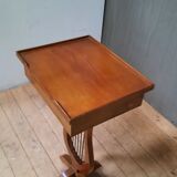 Workers' table poetement lyre