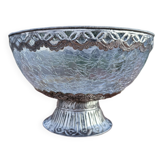 Salad bowl in cracked glass and chiseled metal