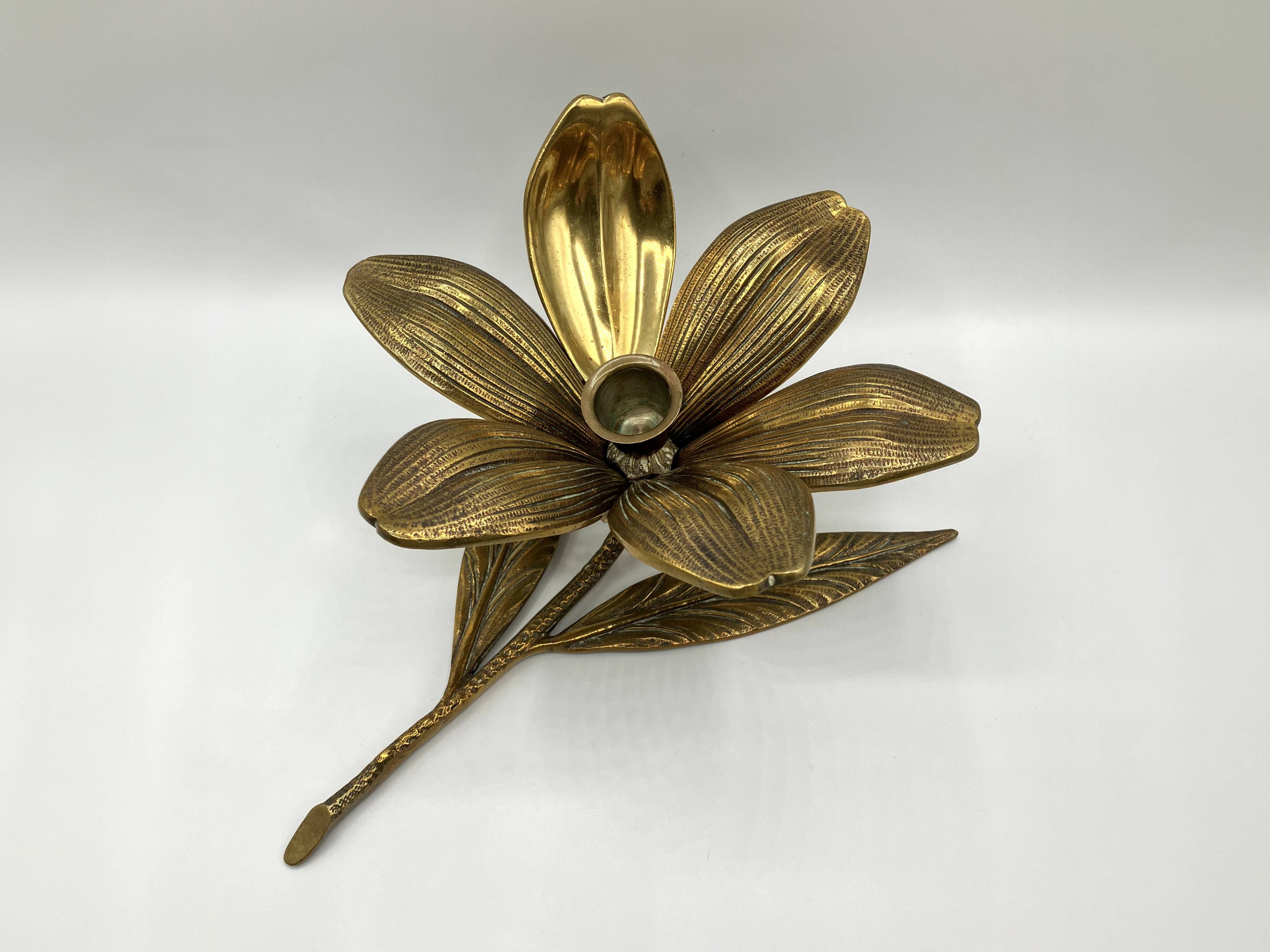 Cendrier bougeoir pétales de fleur • laiton • 1960