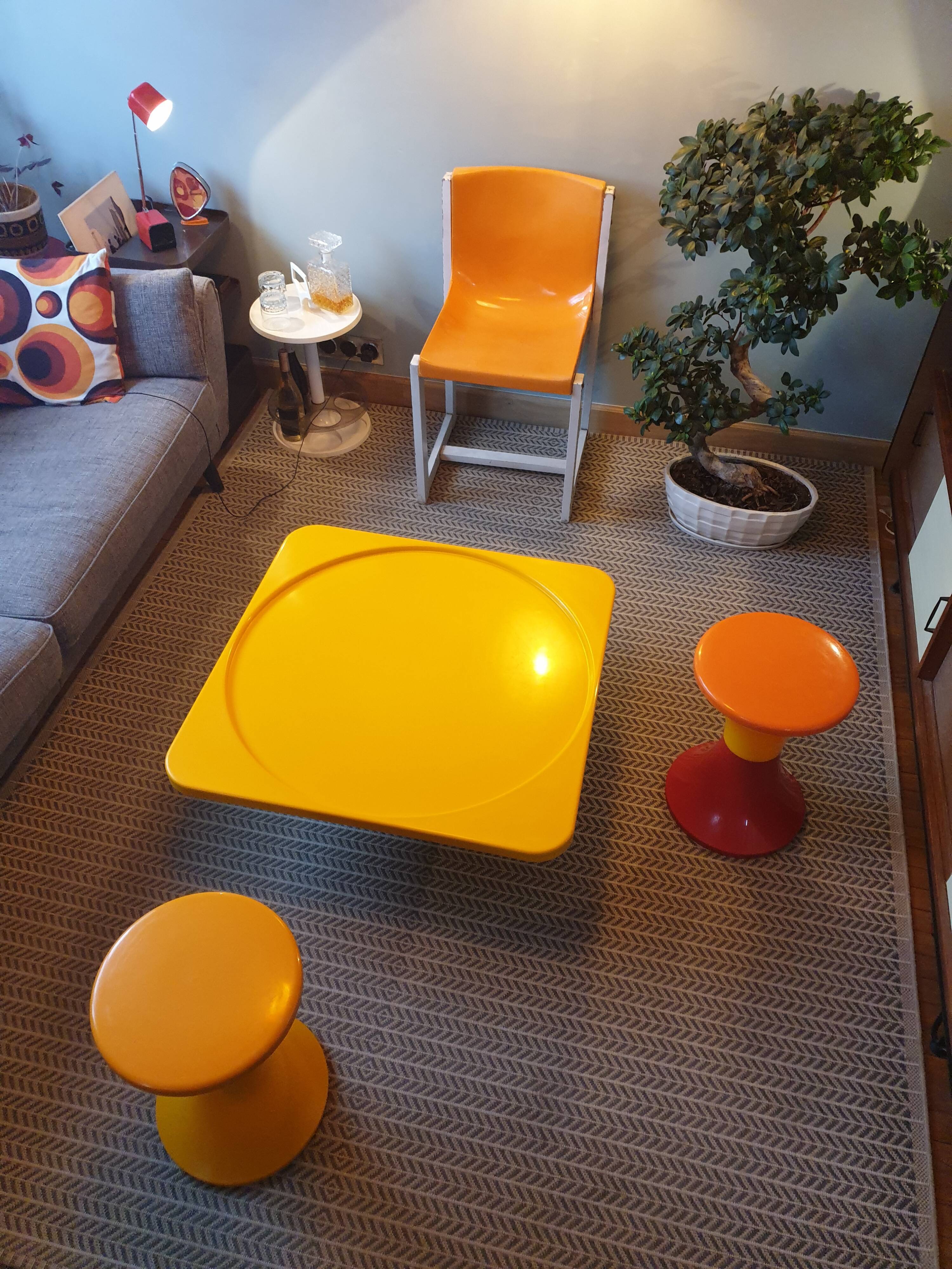 Lot table basse coffre orange  pivotante + tatam sramp 70's