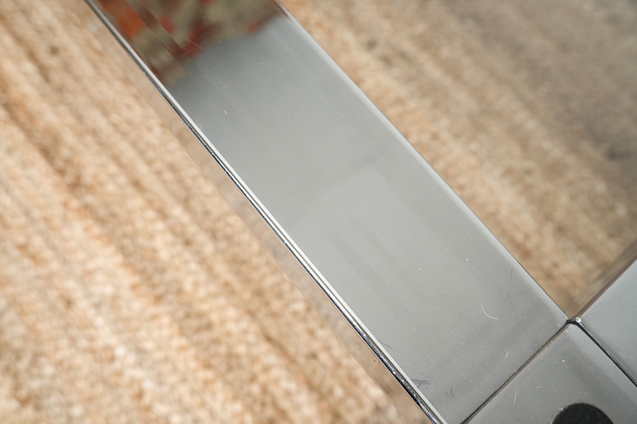 Chrome coffee table with its bisauté glass