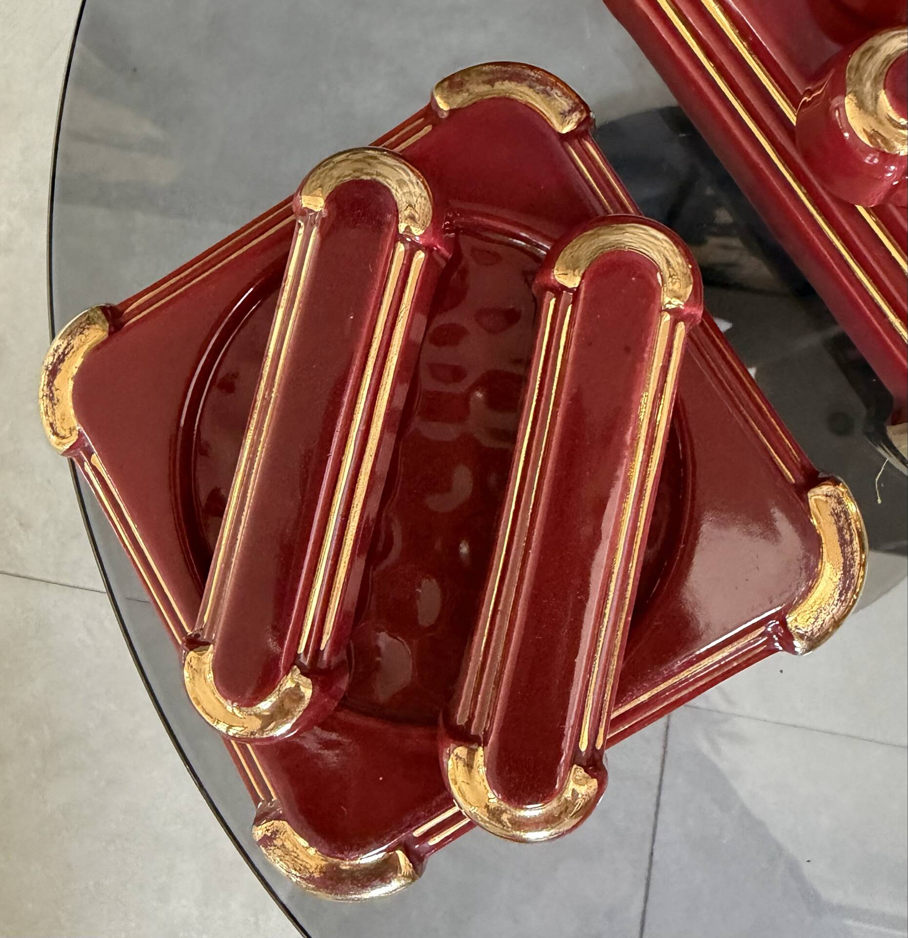 Art Deco table service in glazed burgundy and gold earthenware – Complete