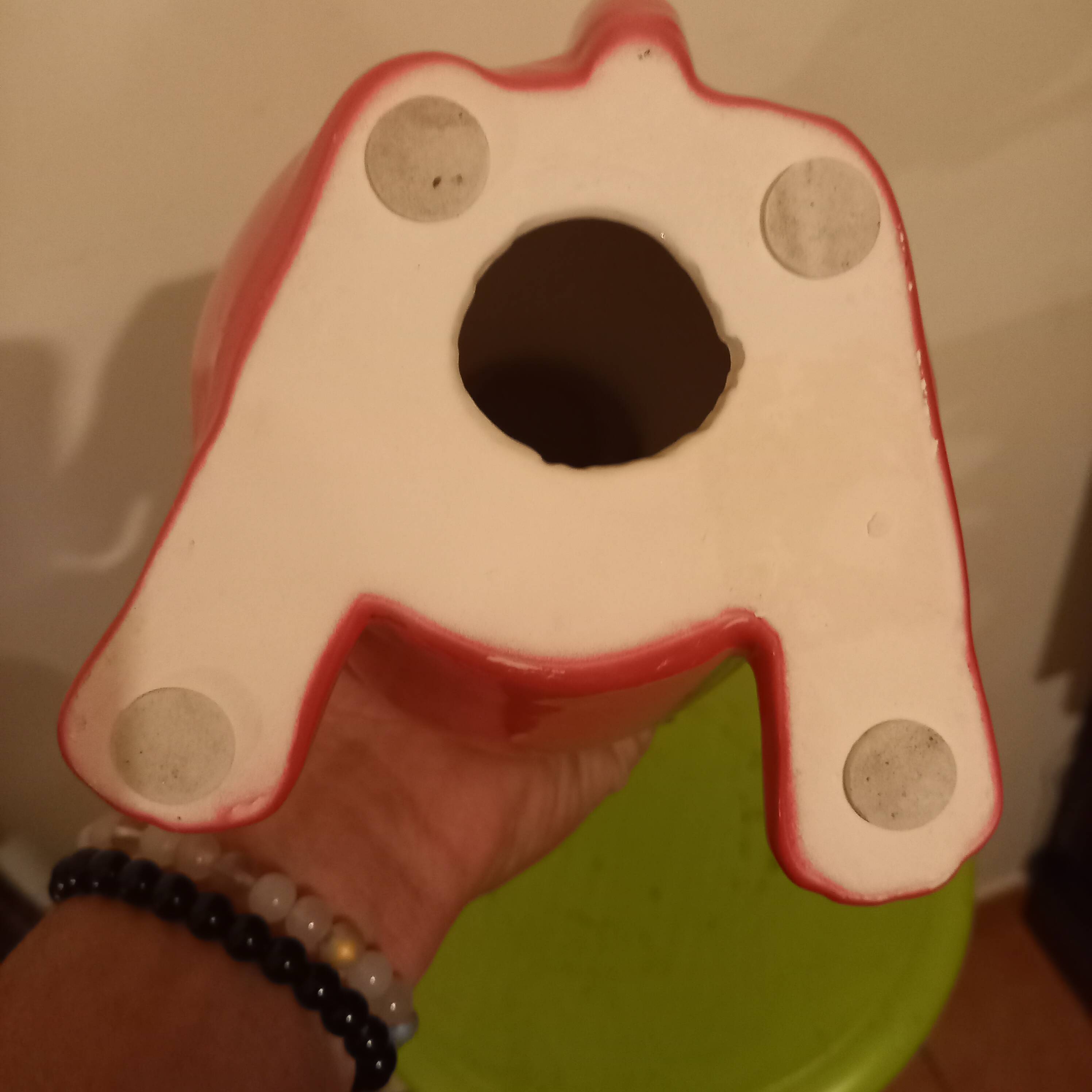 Pink pop art cat statuette in ceramic