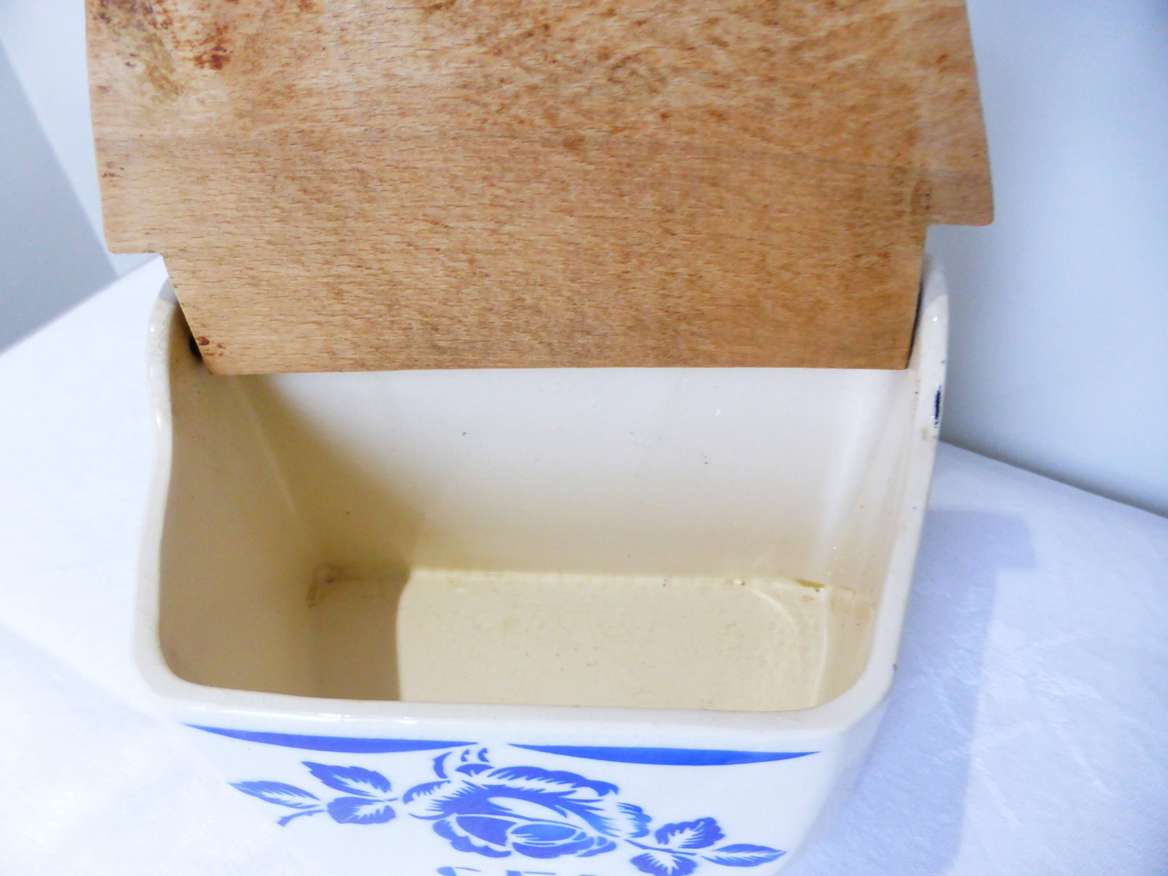 Badonviller porcelain salt box 211269