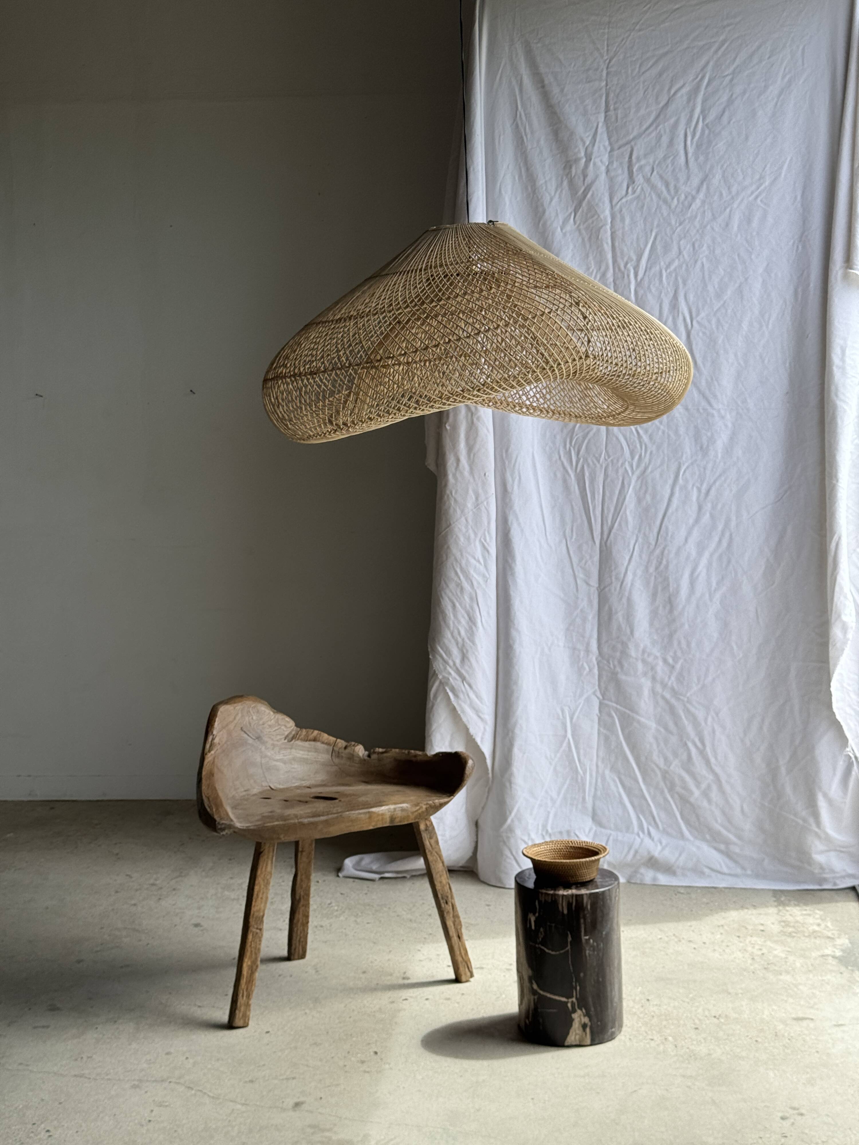 Very large suspension in the shape of a bubble or cloud H100 D100