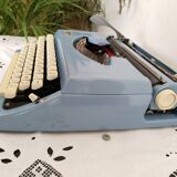 Machine à écrire portable vintage bleue fonctionnelle Nogamatic 400