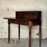 Wooden lady's desk says "happiness of the day"