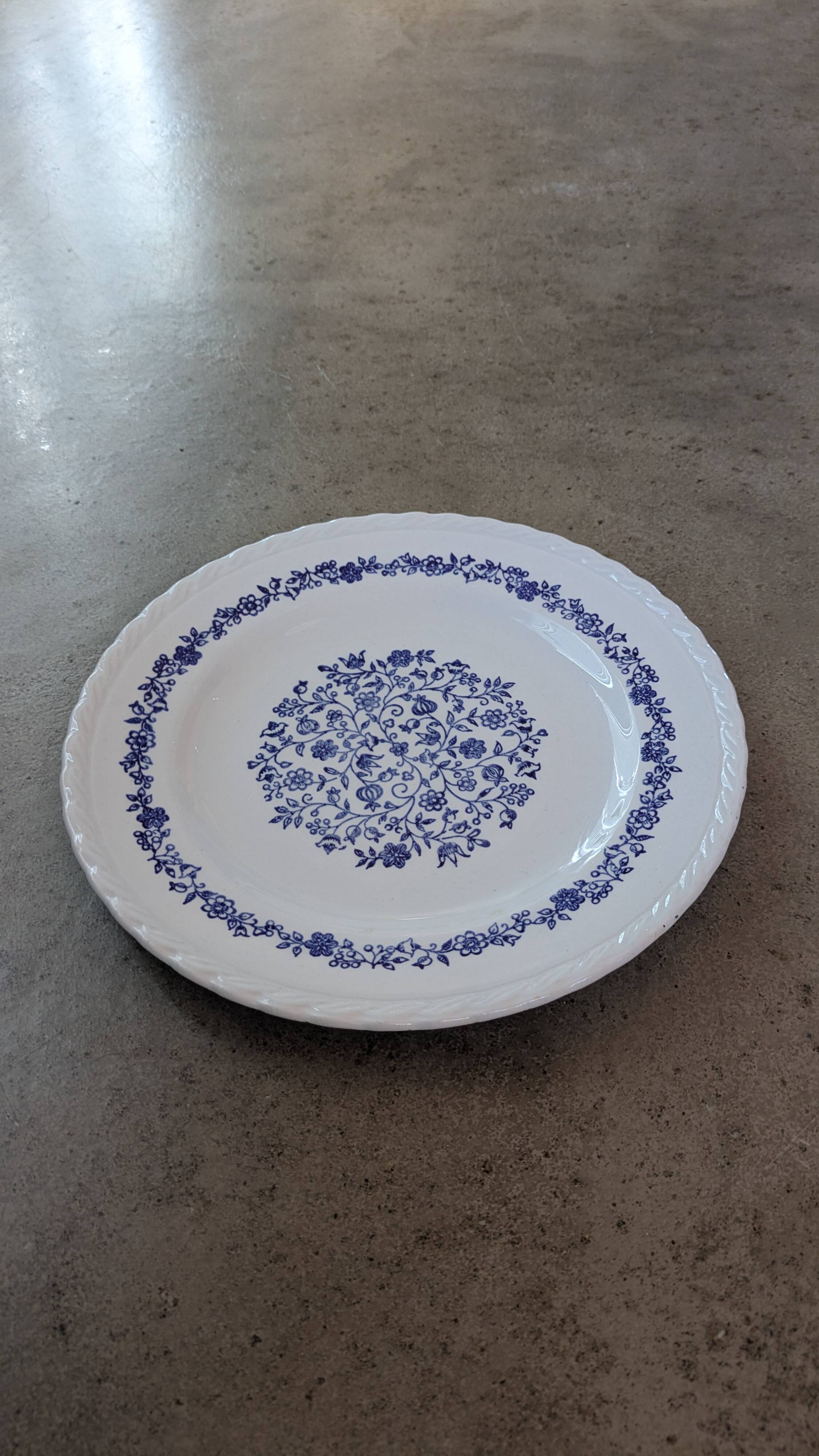 Set of 6 plates
