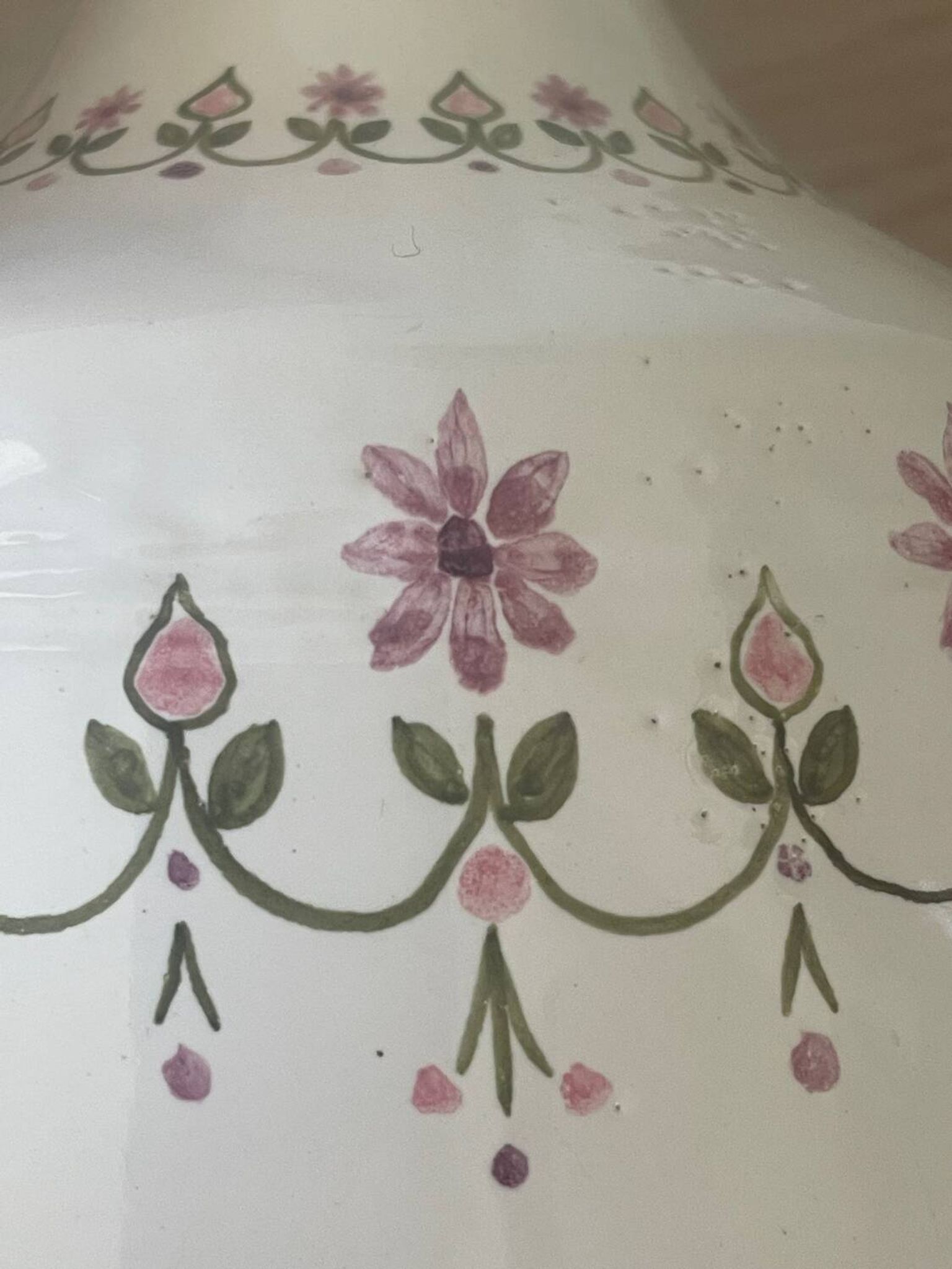 Pied de lampe en céramique artisanale décor fleuri
