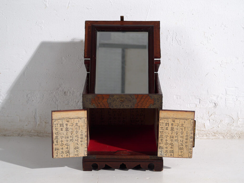 Ancient Japanese keyaki wooden kyōdai-bako with mirror, Meiji/Taishō period (circa 1890-1925) #27