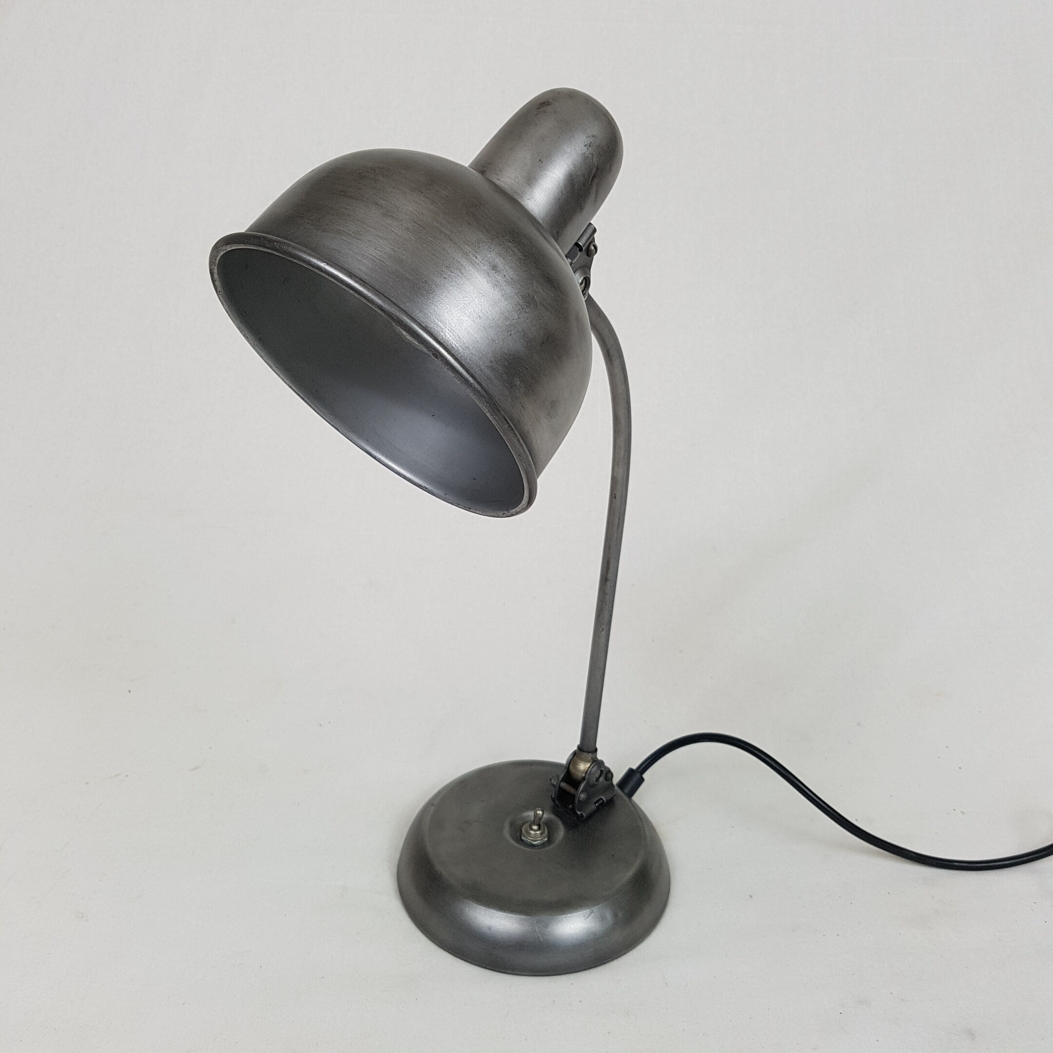 Lamp office hinged patella finish graphite