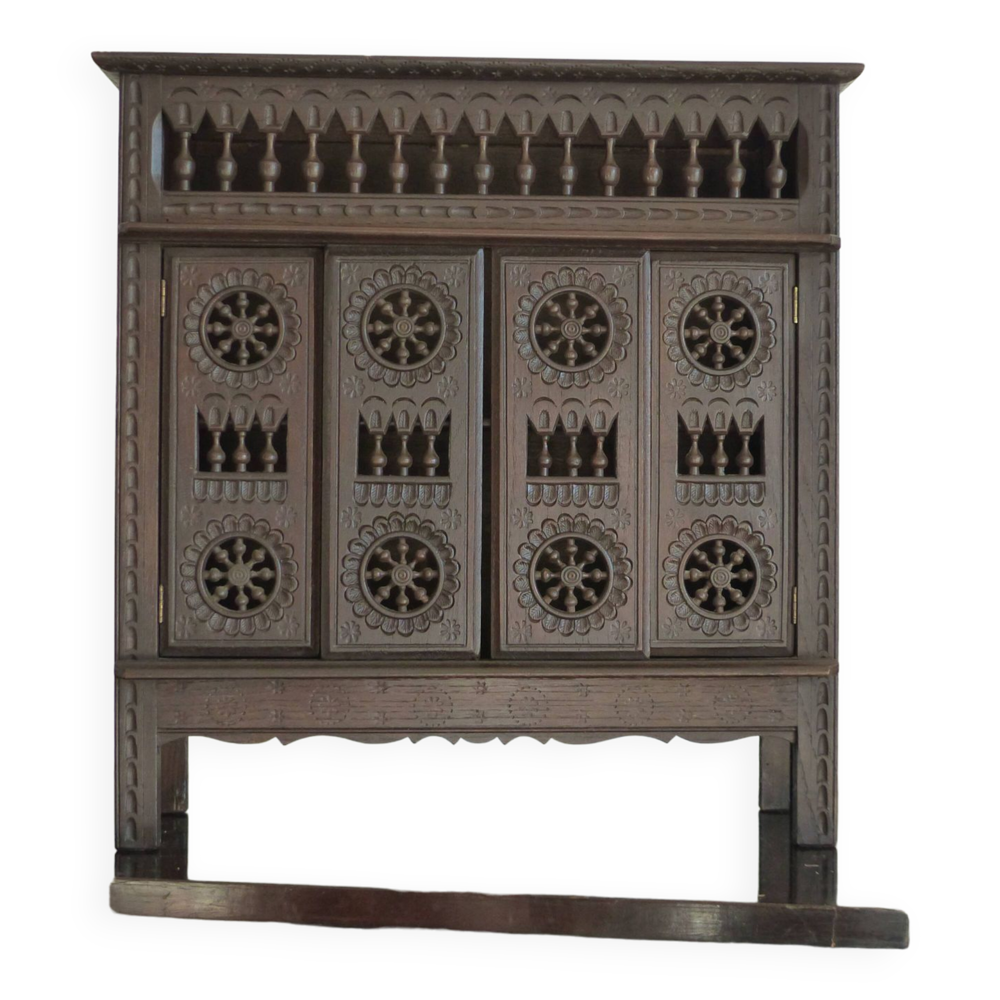 Breton enclosed bed, doll furniture.