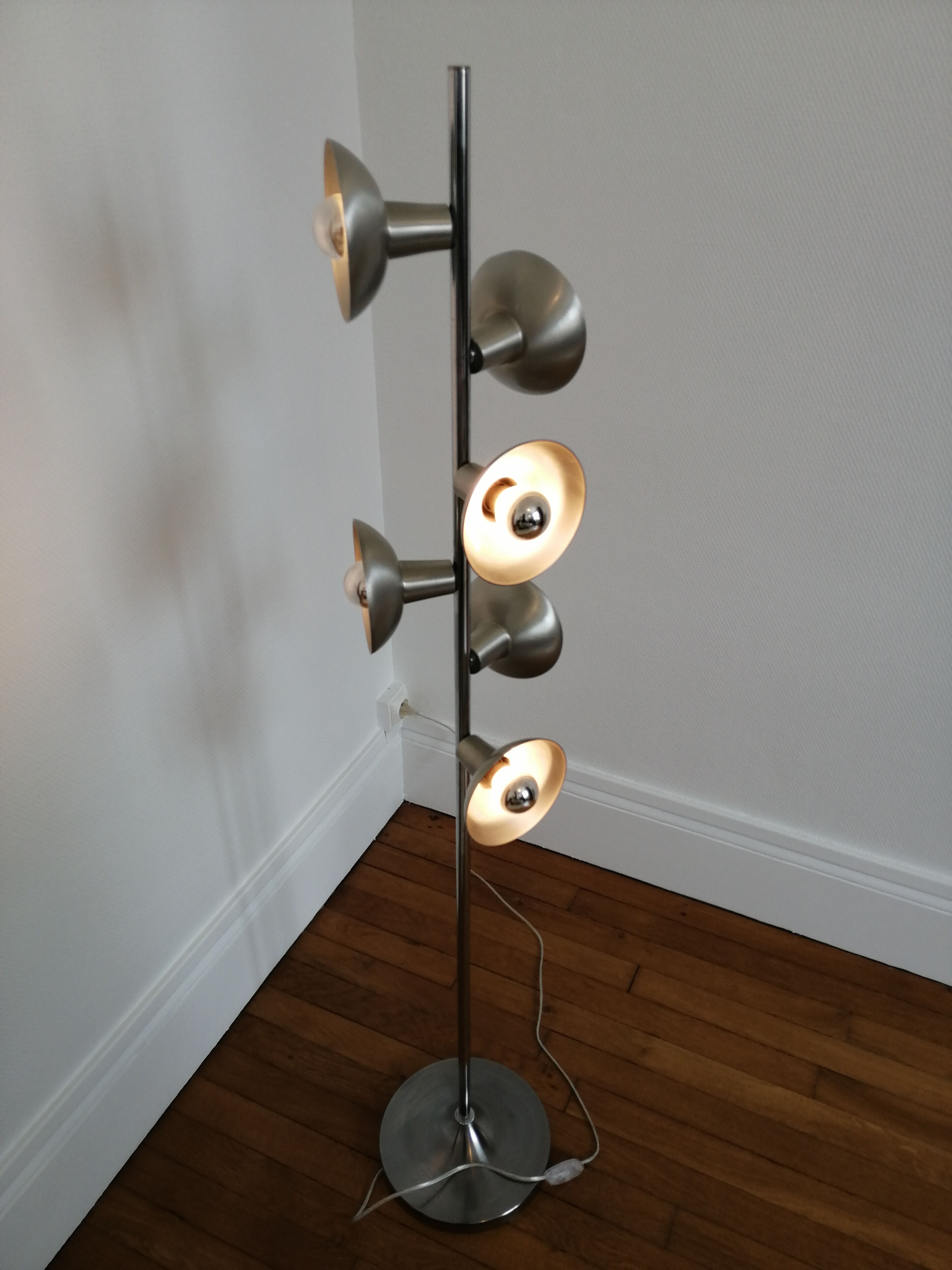 Floor lamp