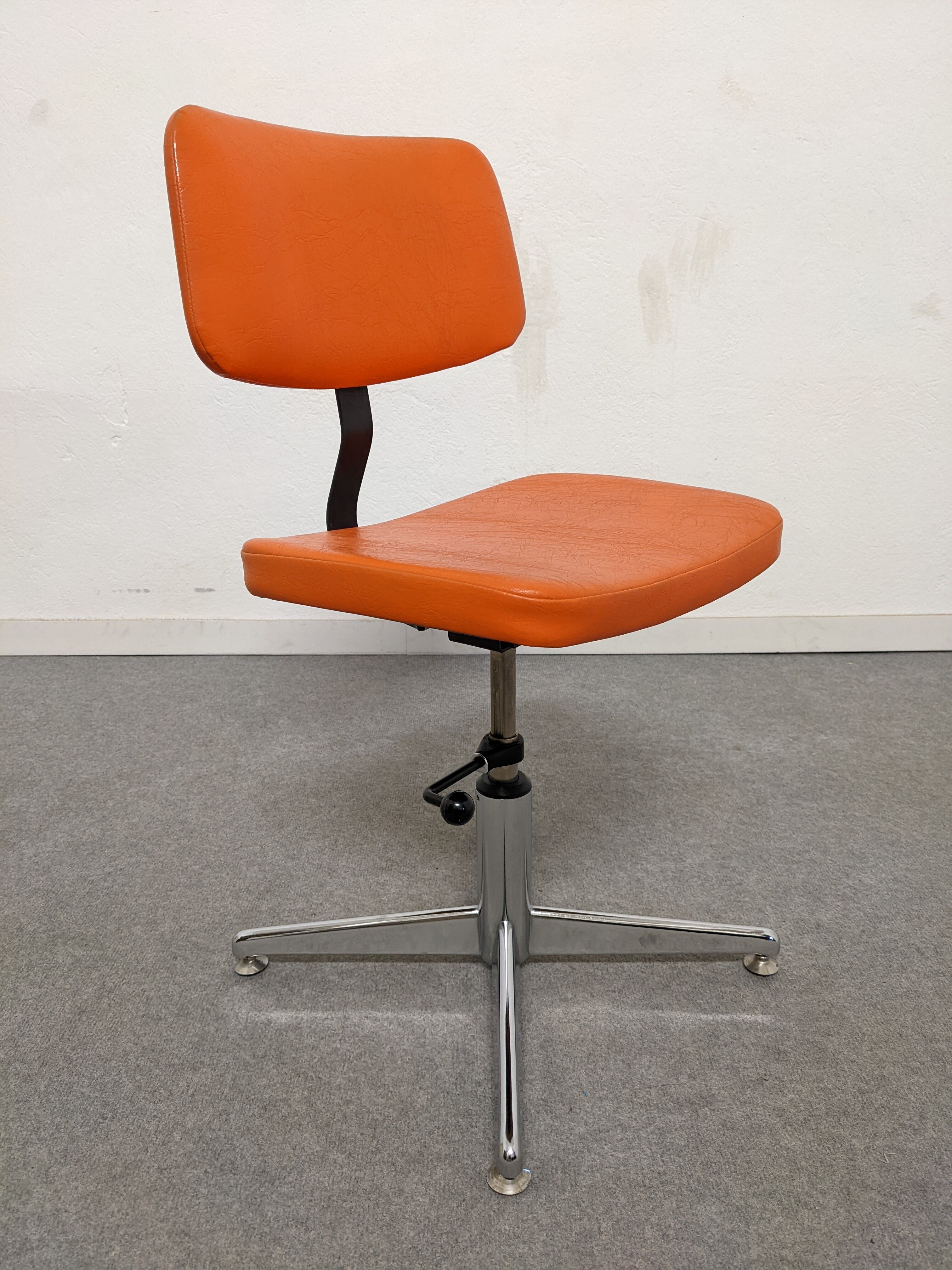 Swivel office chair from the 60s/70s