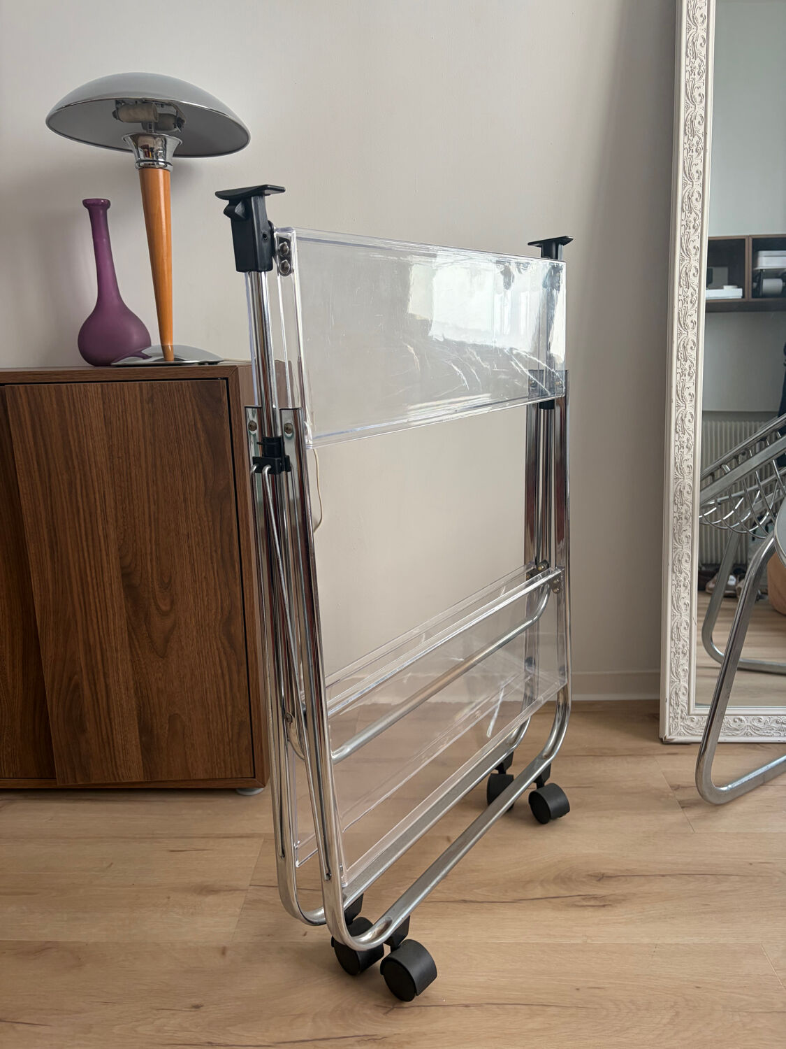 Folding dessert table in acrylic on wheels