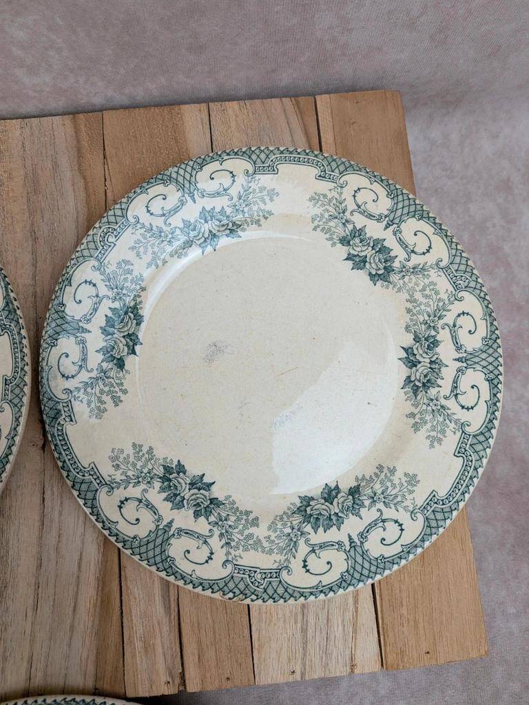 Set of 3 antique flat plates made of ironstone from the Debray Establishments, Clichy service.