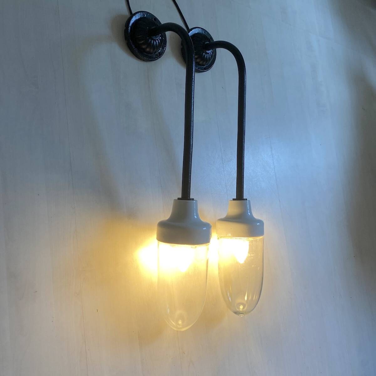 Pair of Art Deco wall lights in cast iron, glass and ceramic from the 1930s.