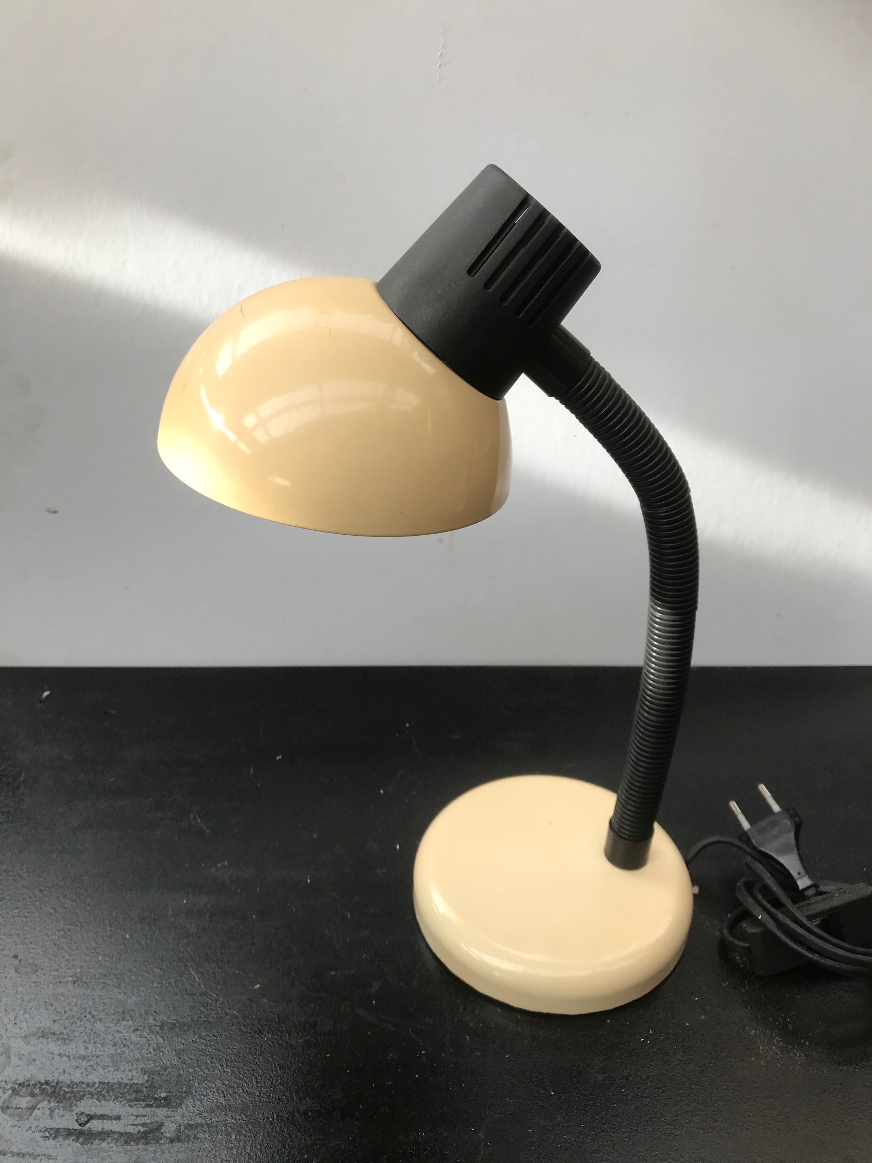 Metal office lamp beige