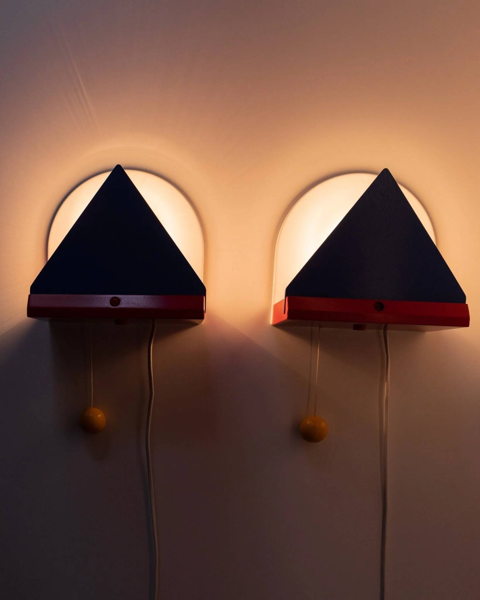 Set de lampes murales Stoja multicolores de style Memphis en métal peint par IKEA x Sottsass, années 1980.